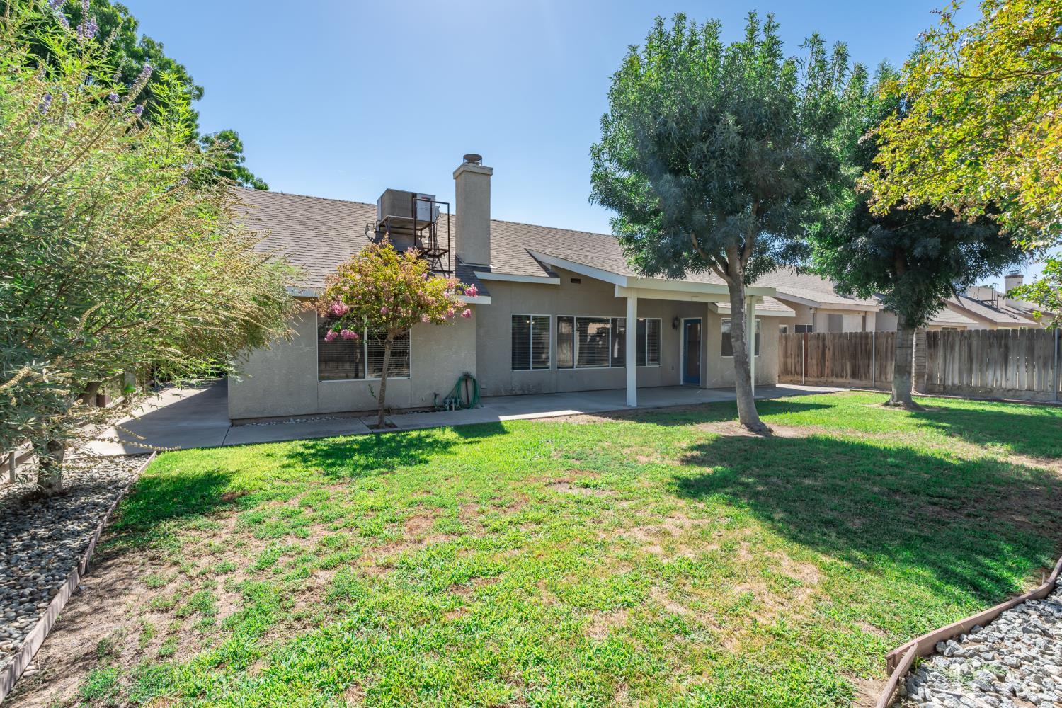 3024 Pine St, Hanford, CA 93230