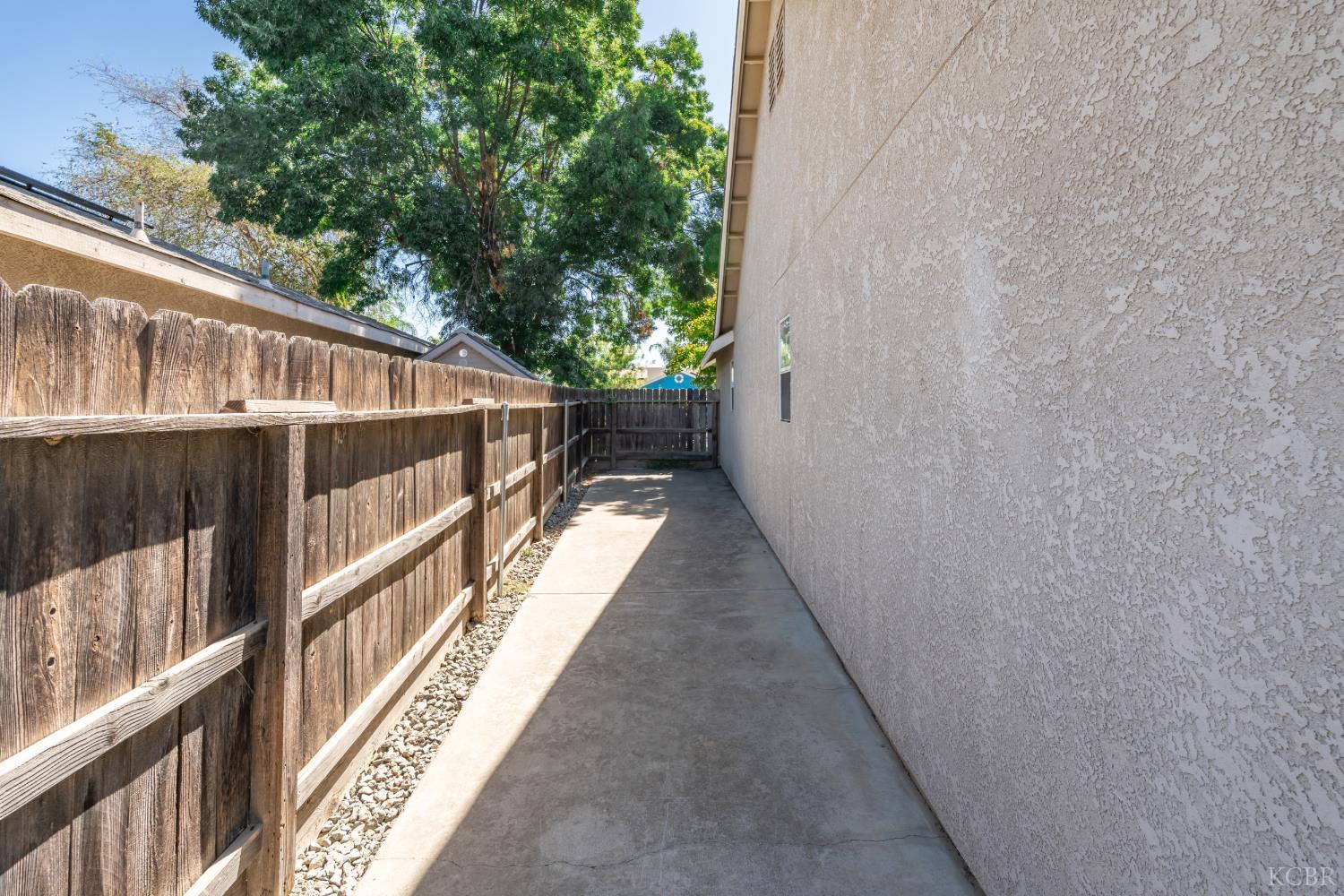 3024 Pine St, Hanford, CA 93230