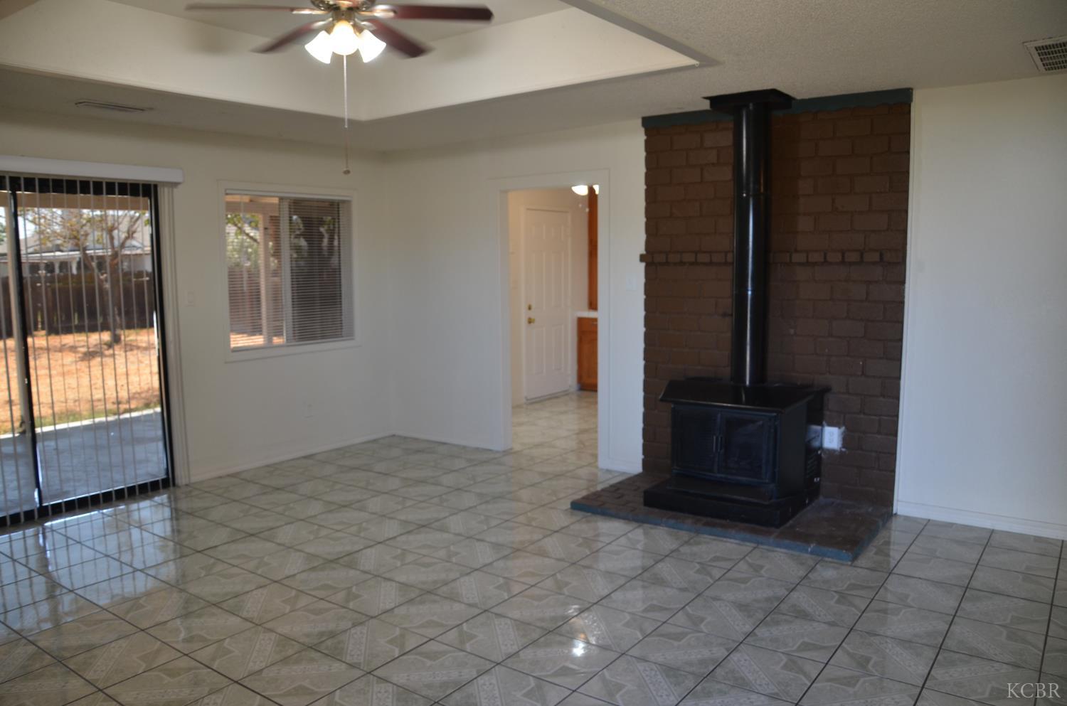 19663 Royal Ln, Lemoore, CA 93245