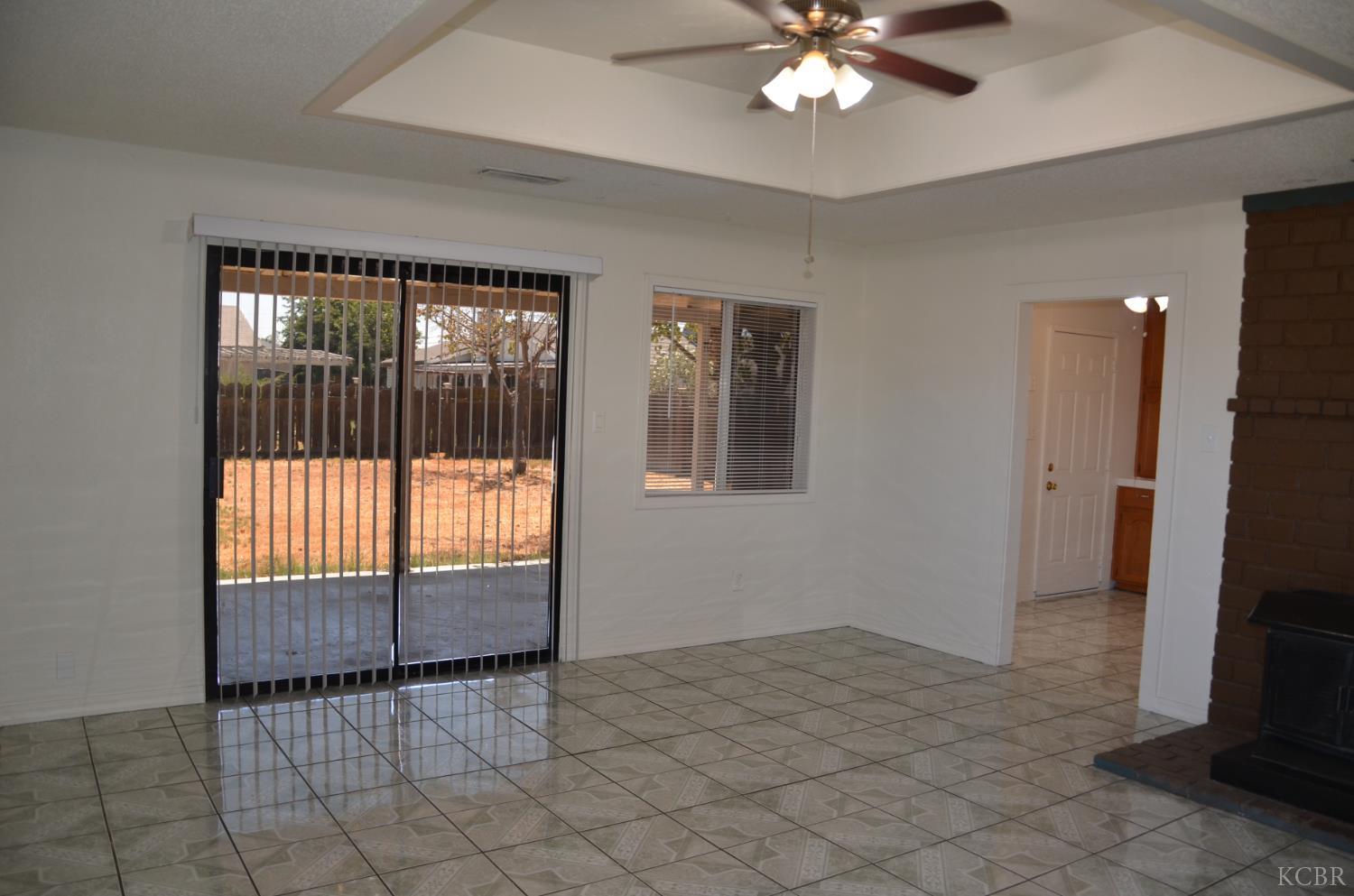 19663 Royal Ln, Lemoore, CA 93245