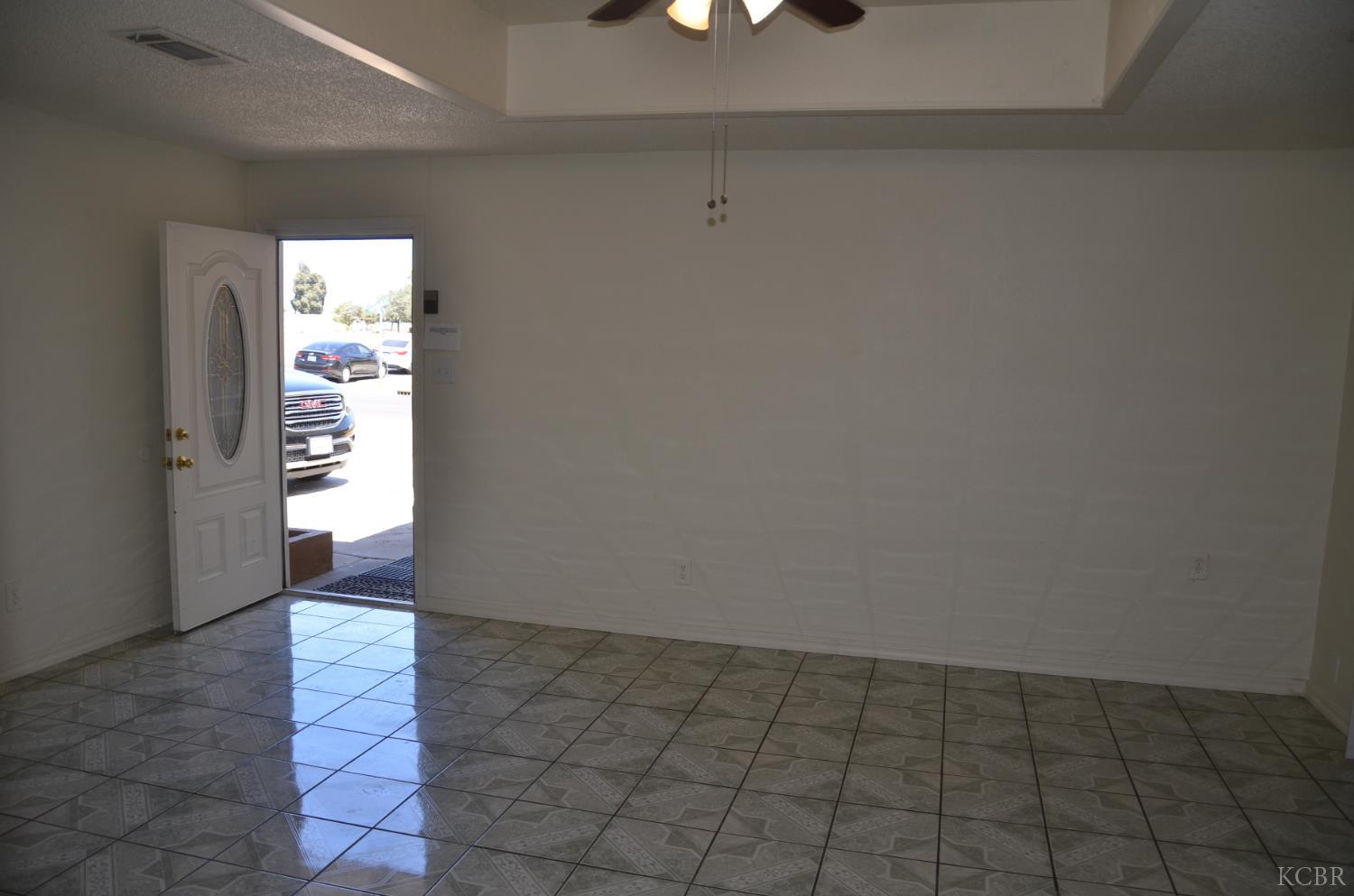 19663 Royal Ln, Lemoore, CA 93245