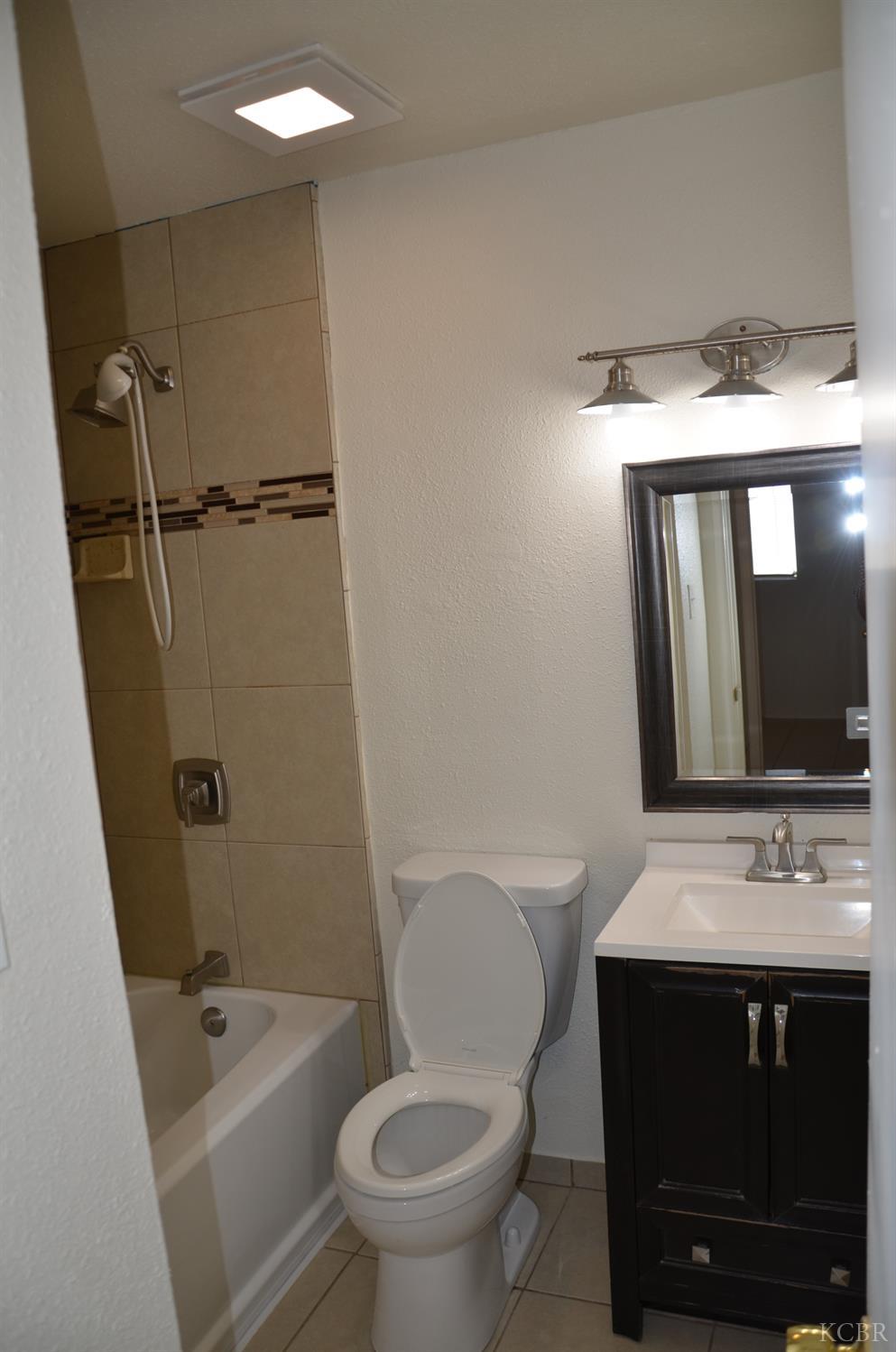 19663 Royal Ln, Lemoore, CA 93245