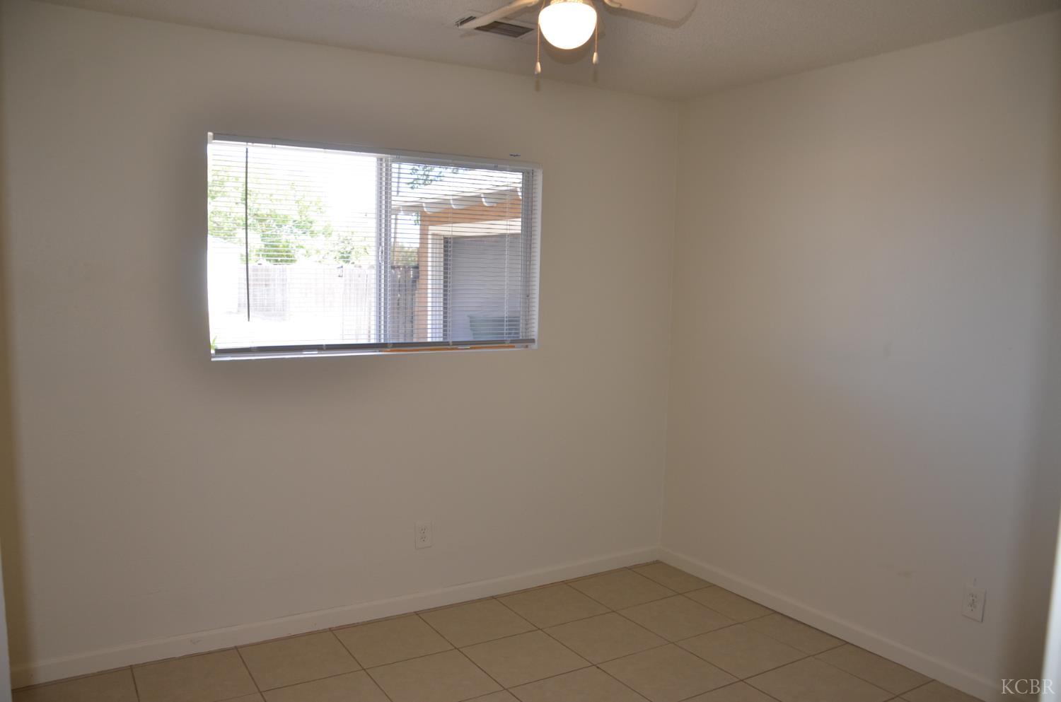 19663 Royal Ln, Lemoore, CA 93245