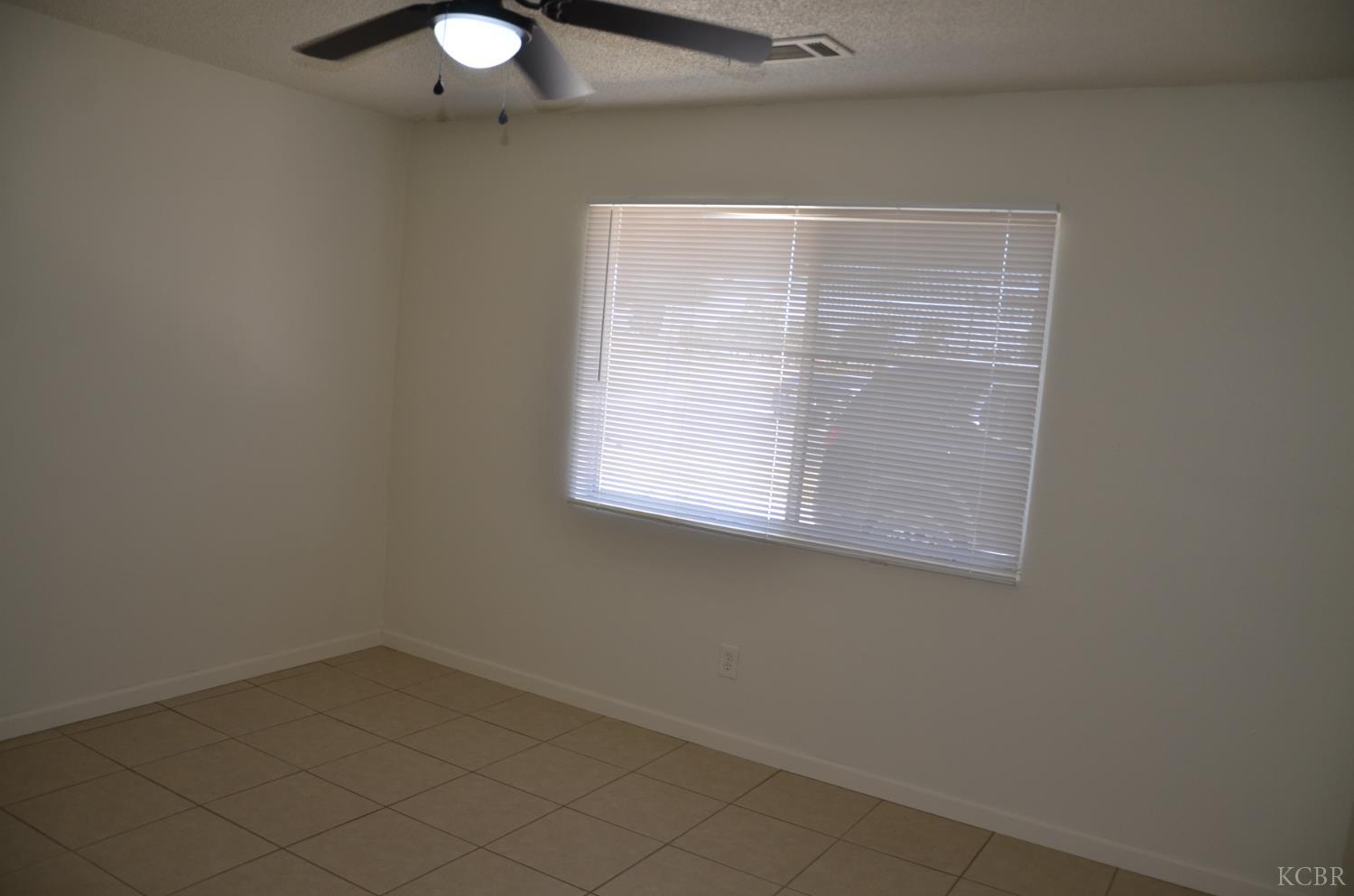 19663 Royal Ln, Lemoore, CA 93245