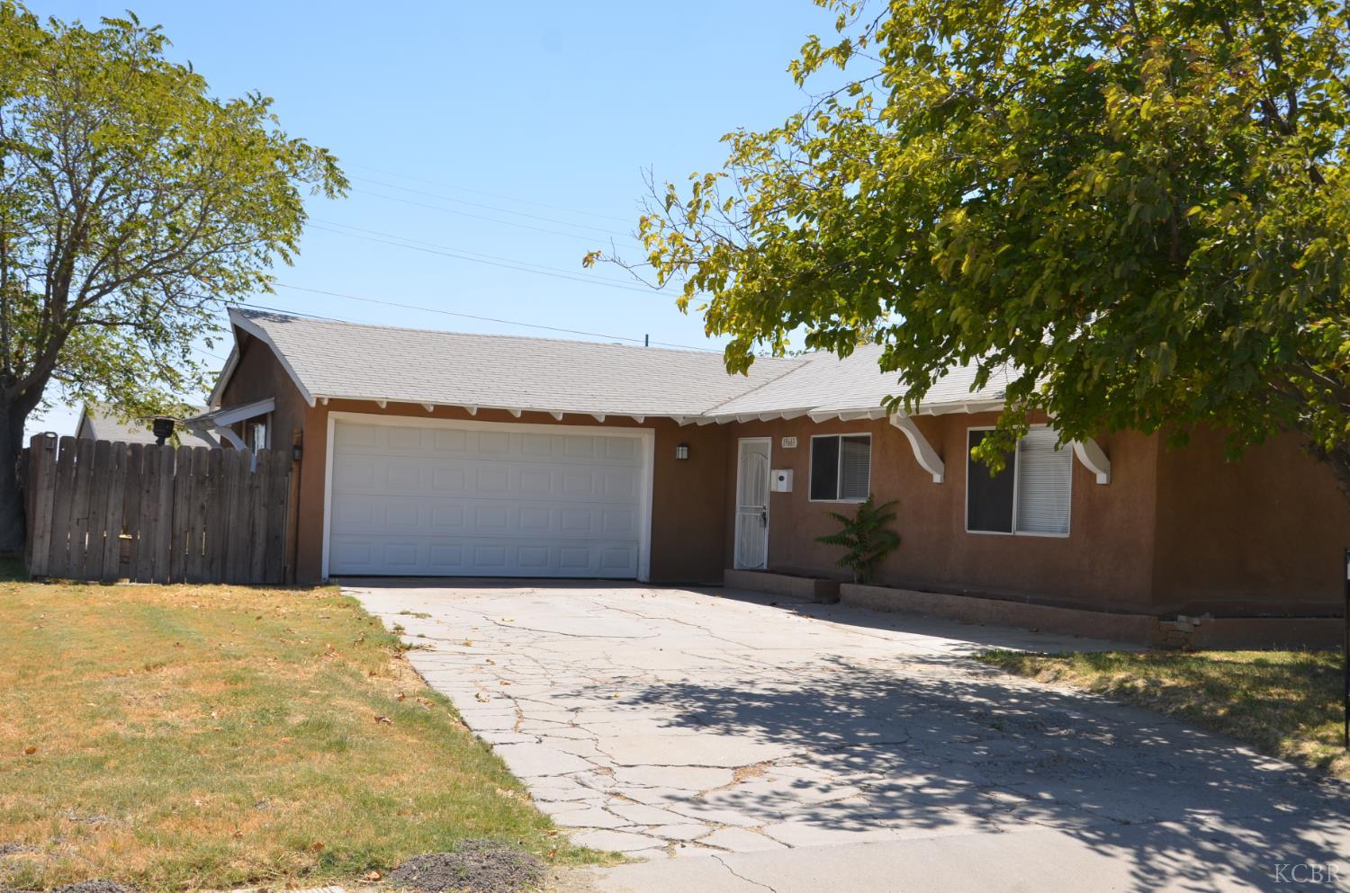 19663 Royal Ln, Lemoore, CA 93245