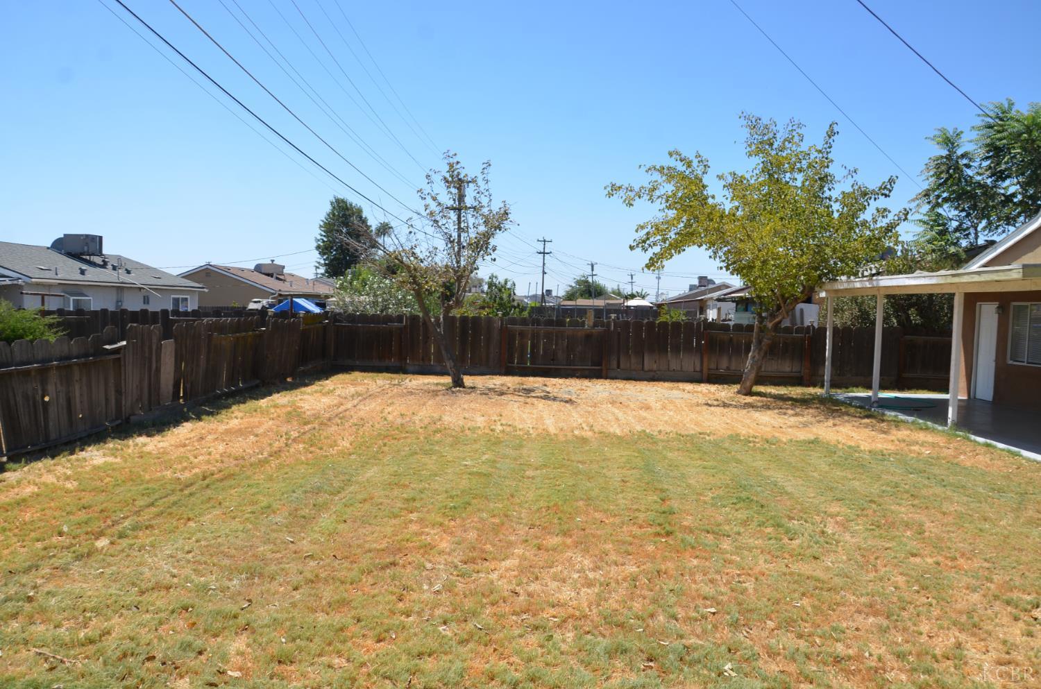 19663 Royal Ln, Lemoore, CA 93245