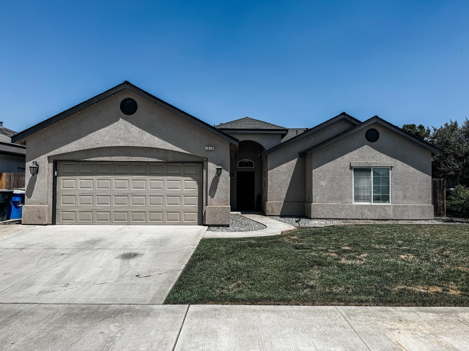 1416 Victory Ct, Hanford, CA 93230