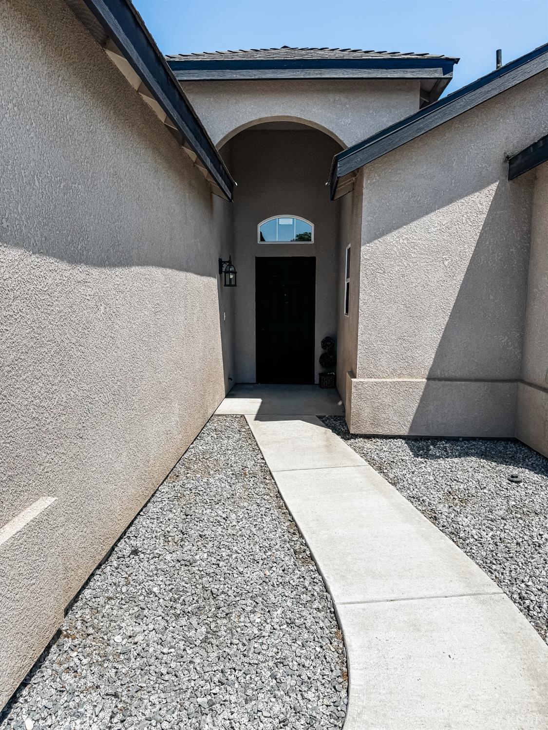 1416 Victory Ct, Hanford, CA 93230