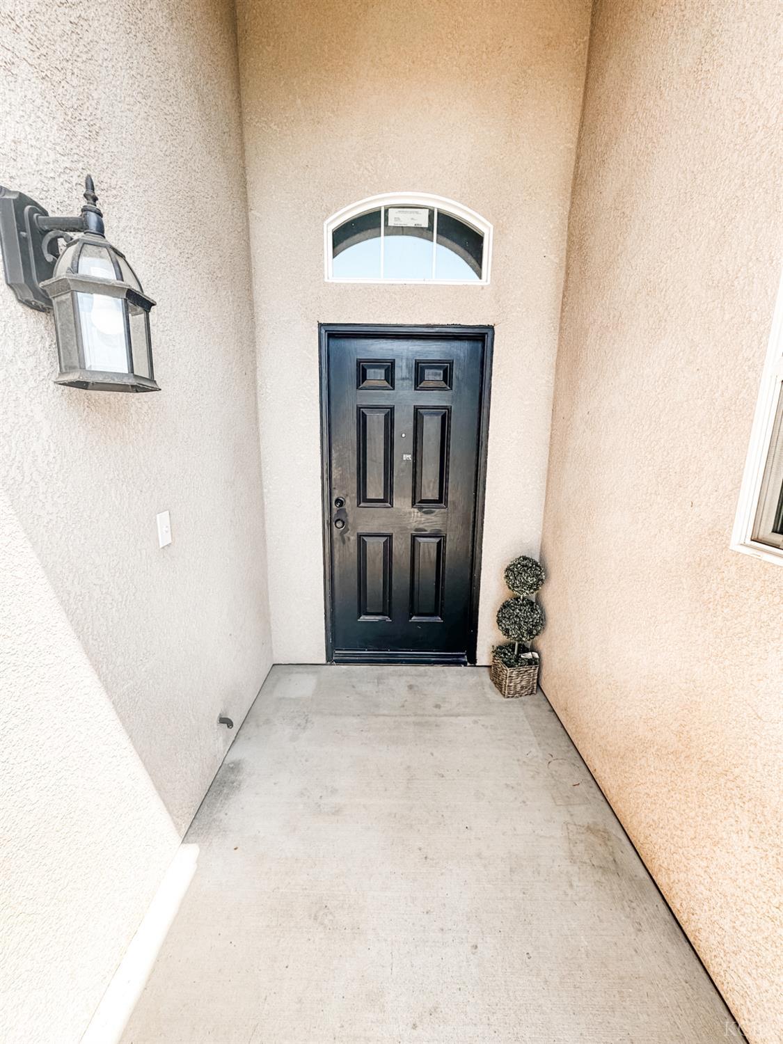1416 Victory Ct, Hanford, CA 93230