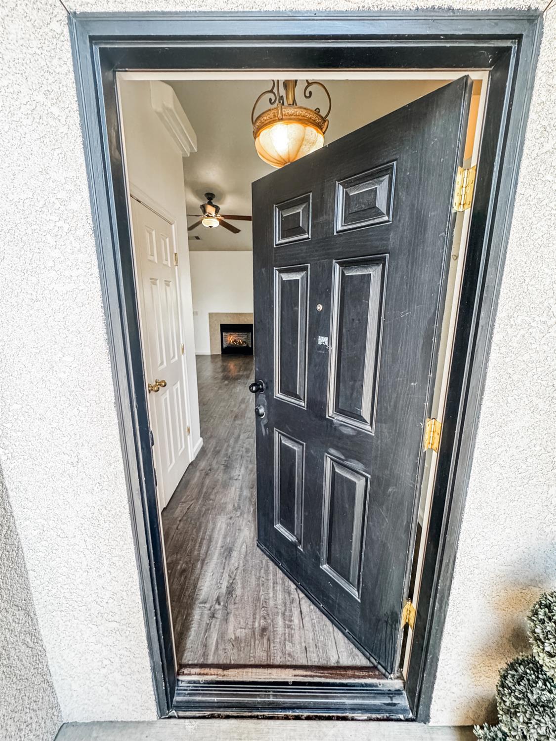 1416 Victory Ct, Hanford, CA 93230