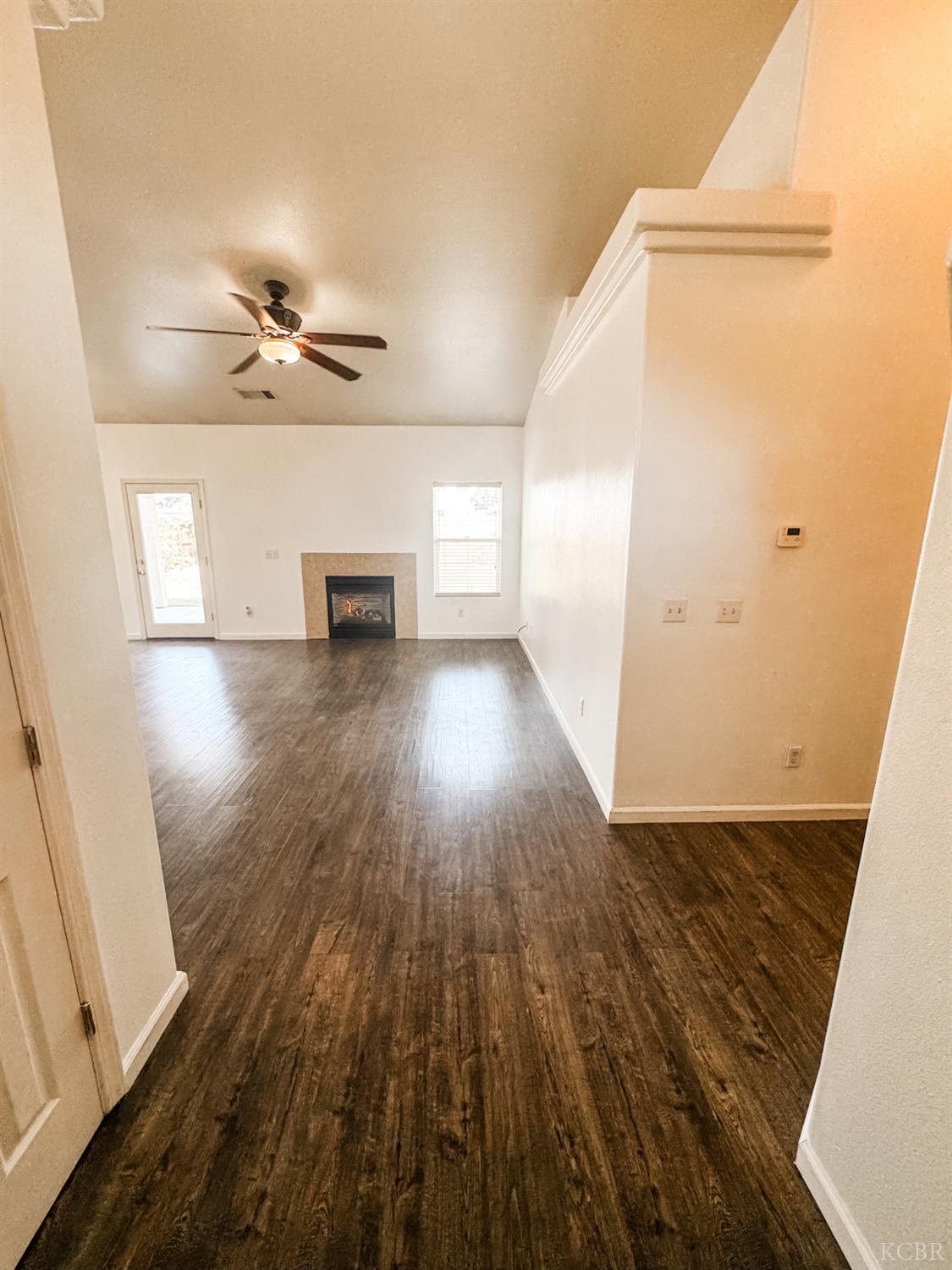 1416 Victory Ct, Hanford, CA 93230