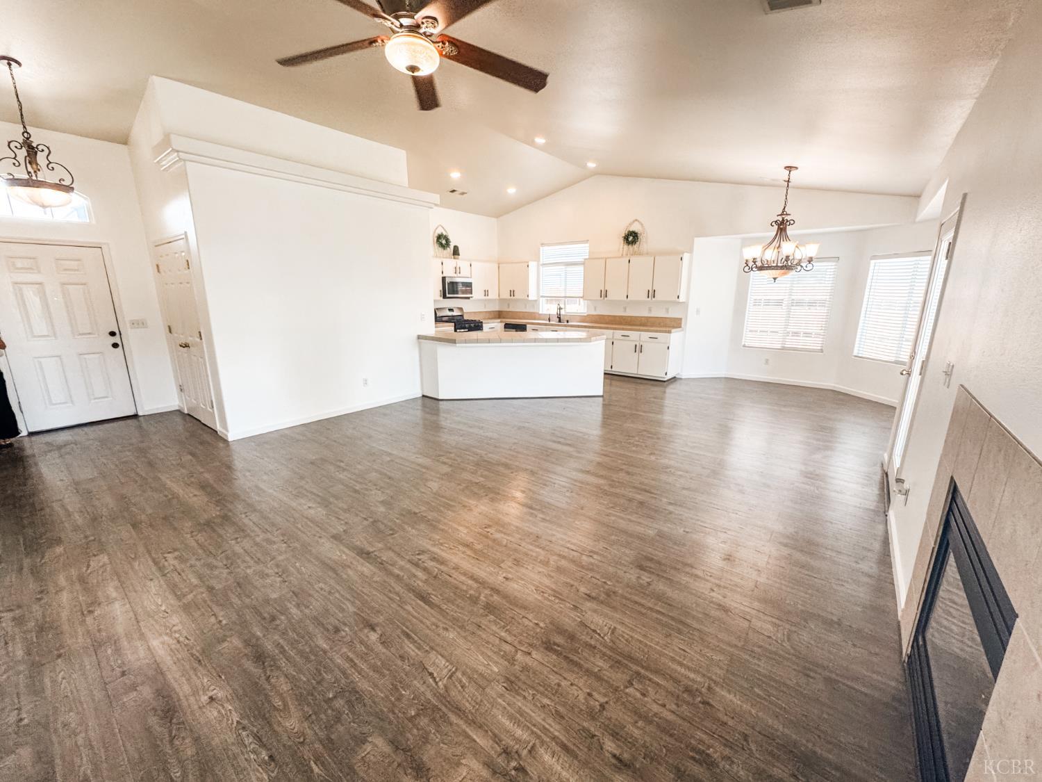 1416 Victory Ct, Hanford, CA 93230