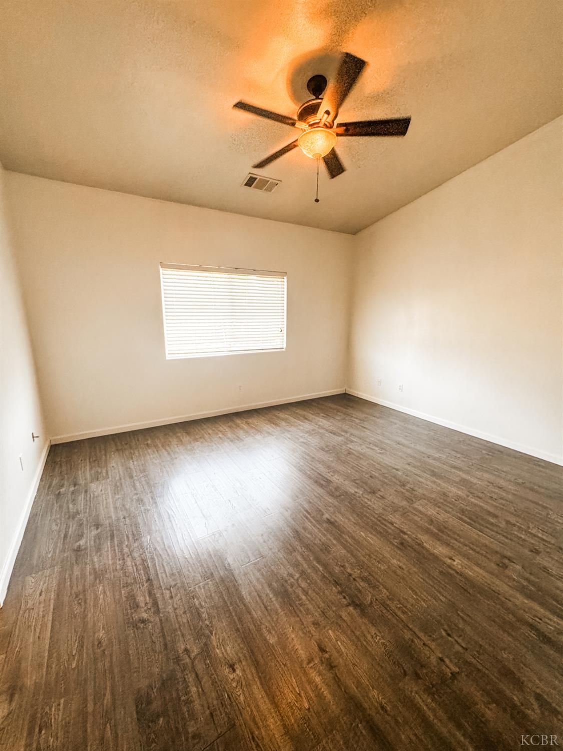 1416 Victory Ct, Hanford, CA 93230