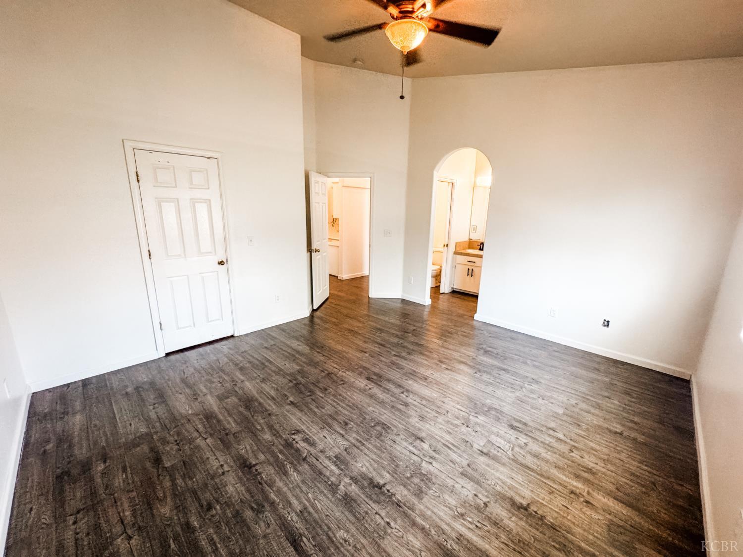1416 Victory Ct, Hanford, CA 93230
