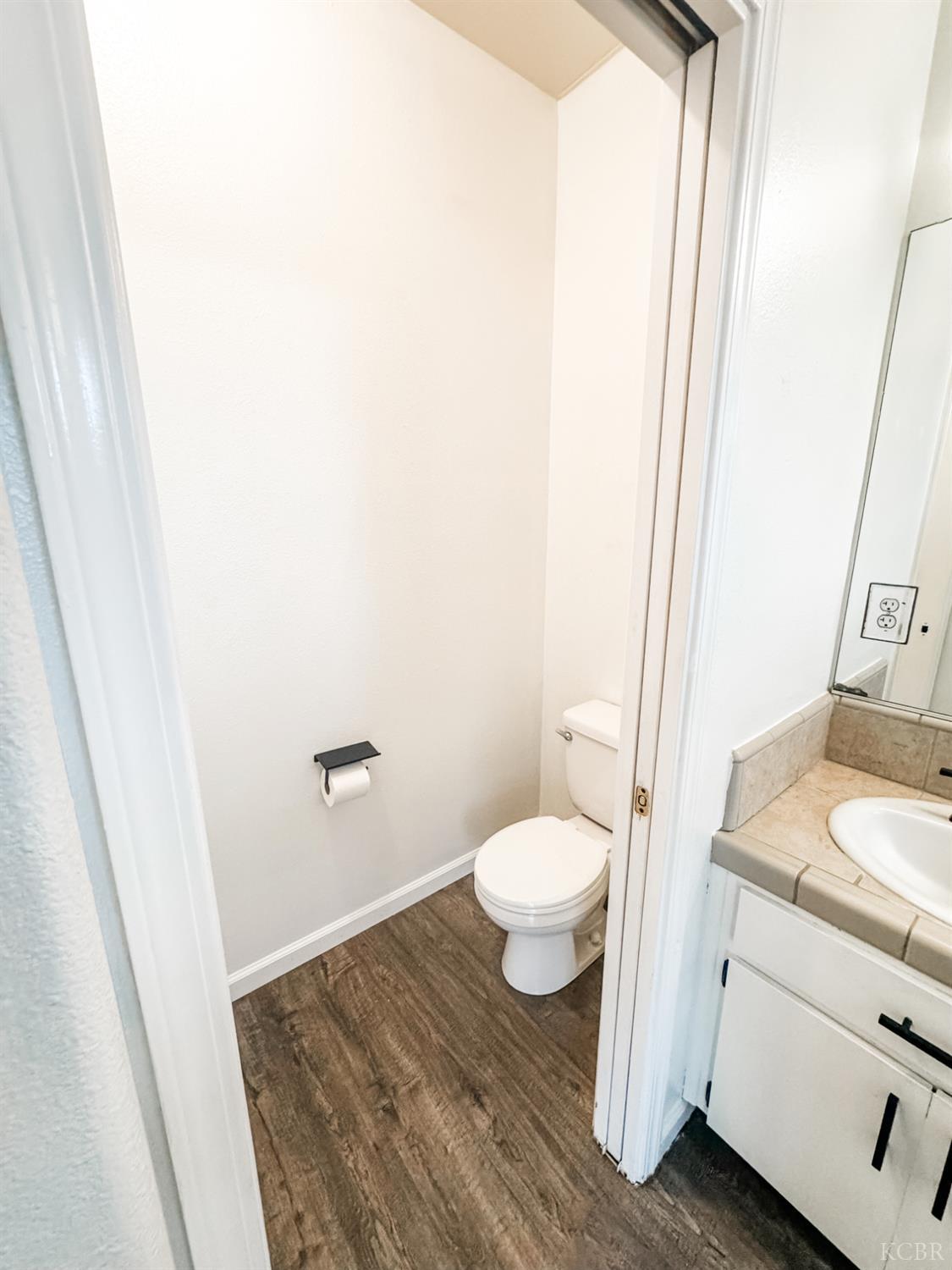 1416 Victory Ct, Hanford, CA 93230