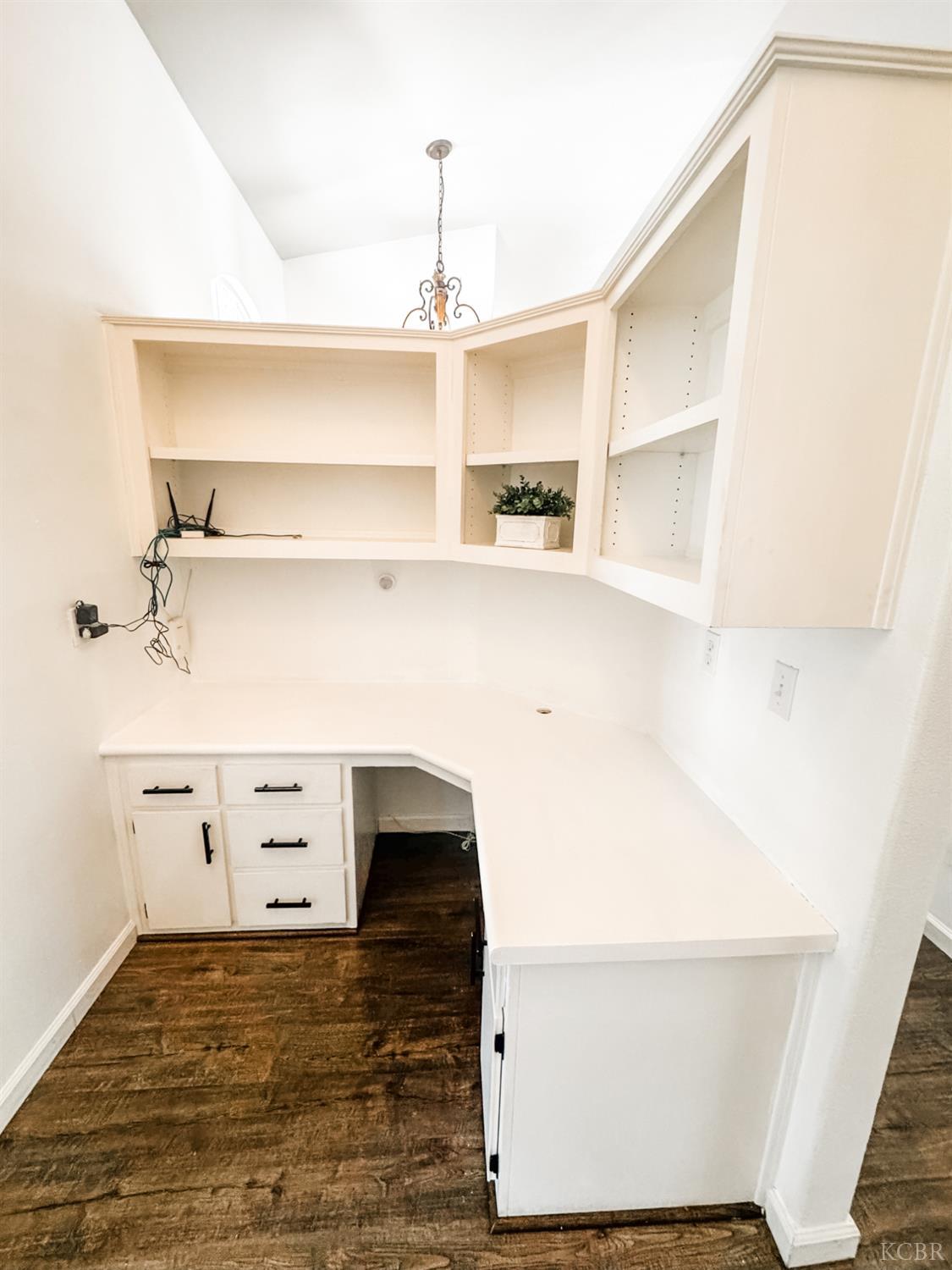 1416 Victory Ct, Hanford, CA 93230