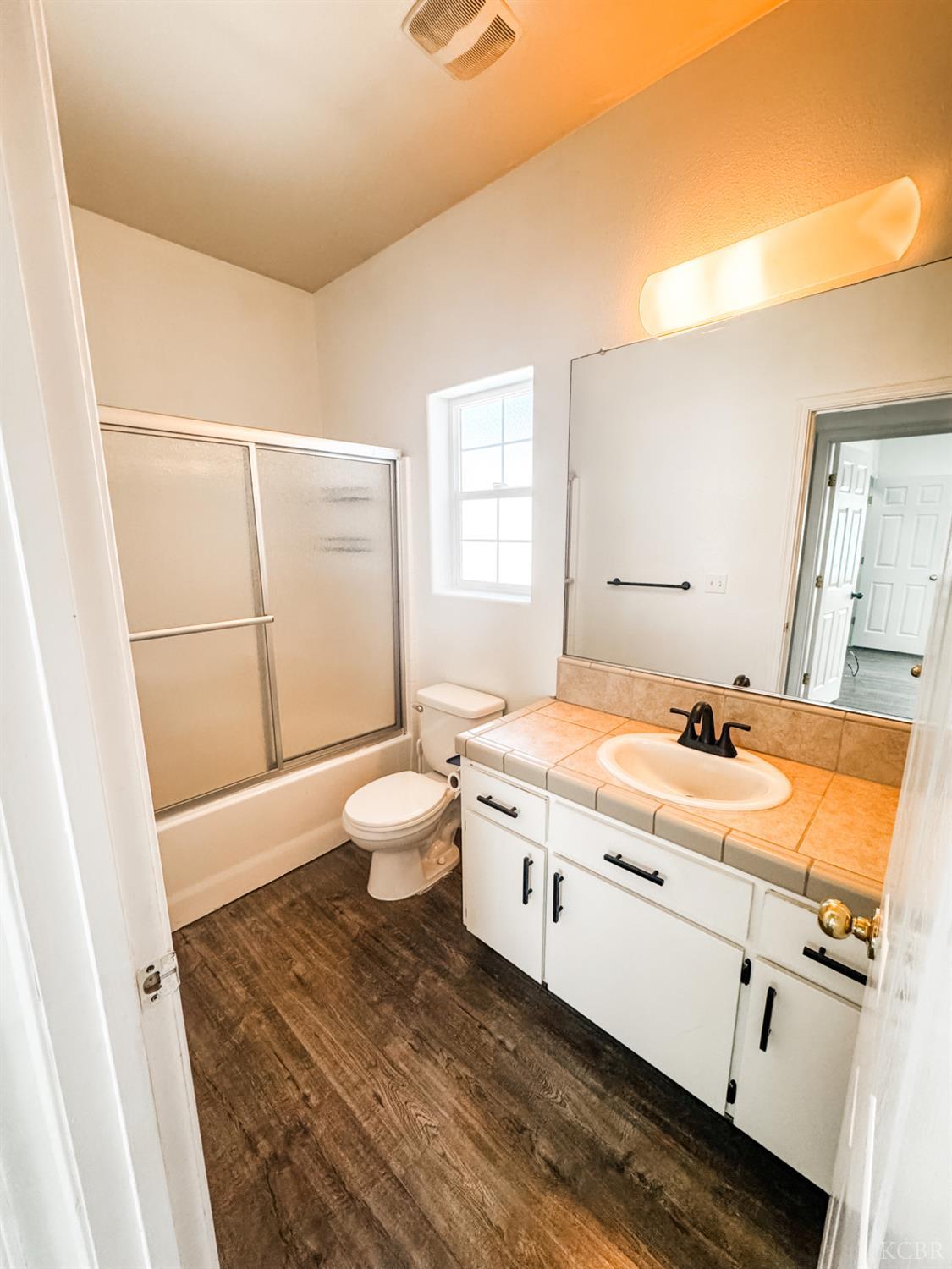 1416 Victory Ct, Hanford, CA 93230