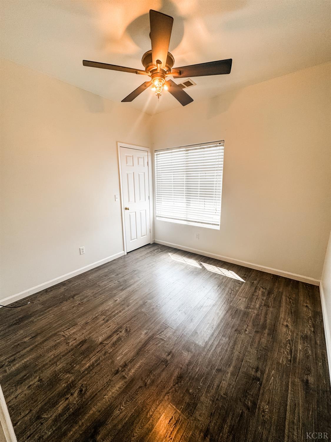 1416 Victory Ct, Hanford, CA 93230