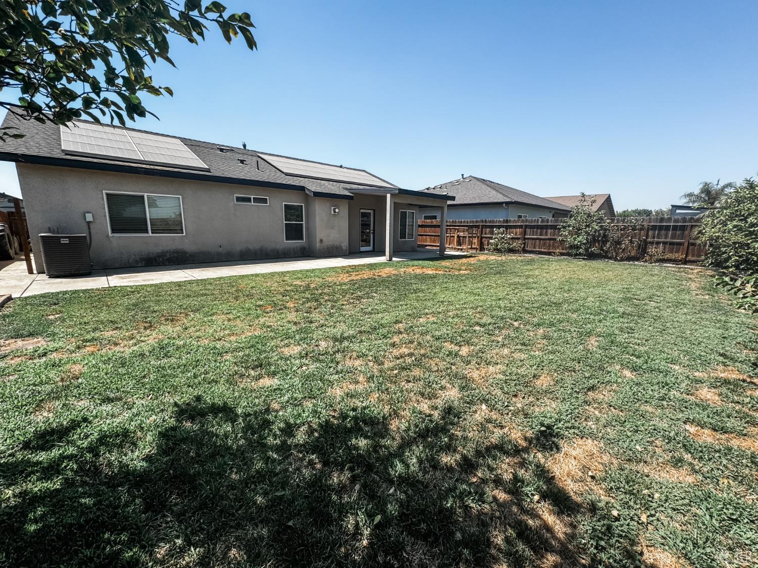 1416 Victory Ct, Hanford, CA 93230