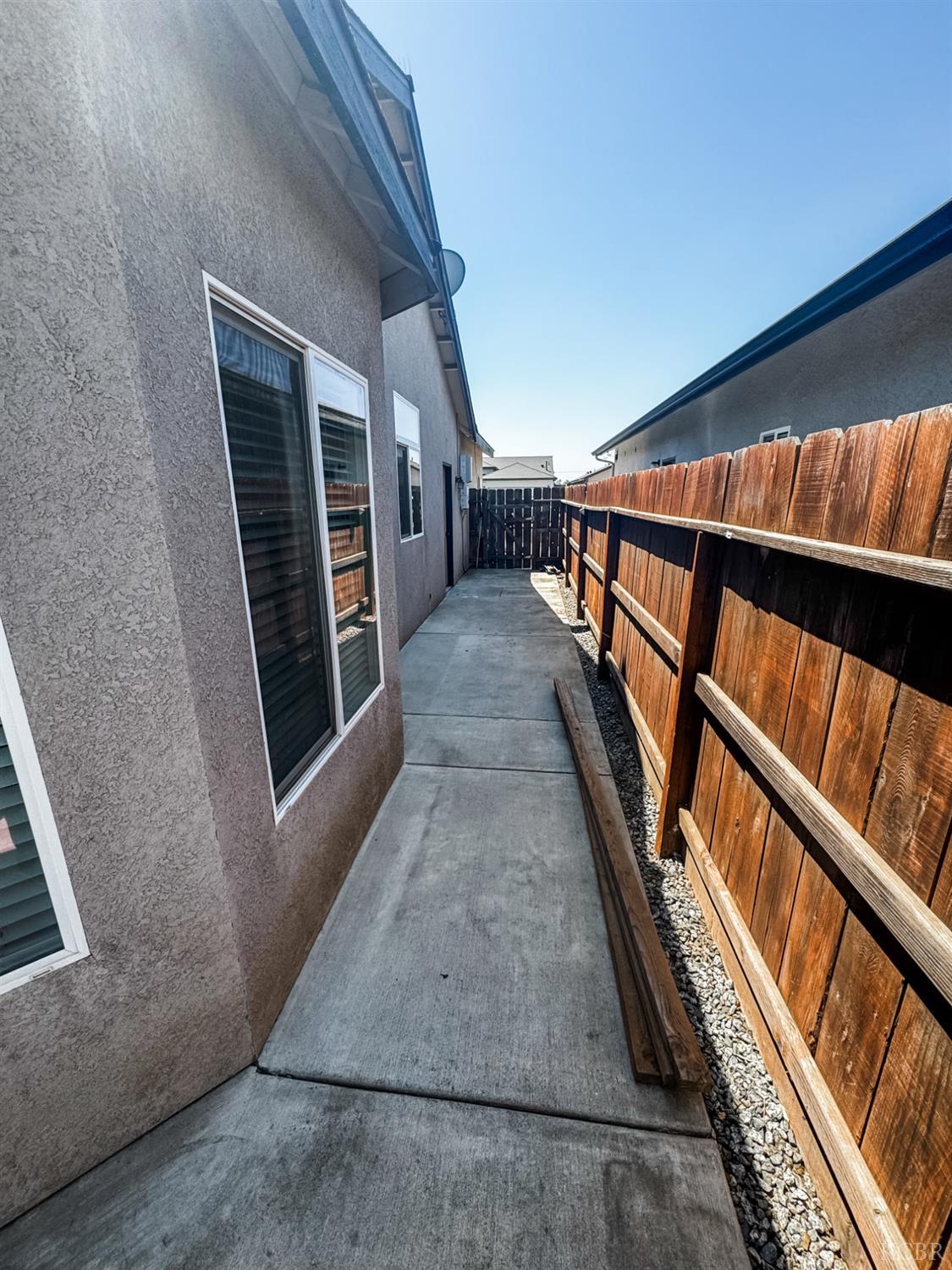 1416 Victory Ct, Hanford, CA 93230