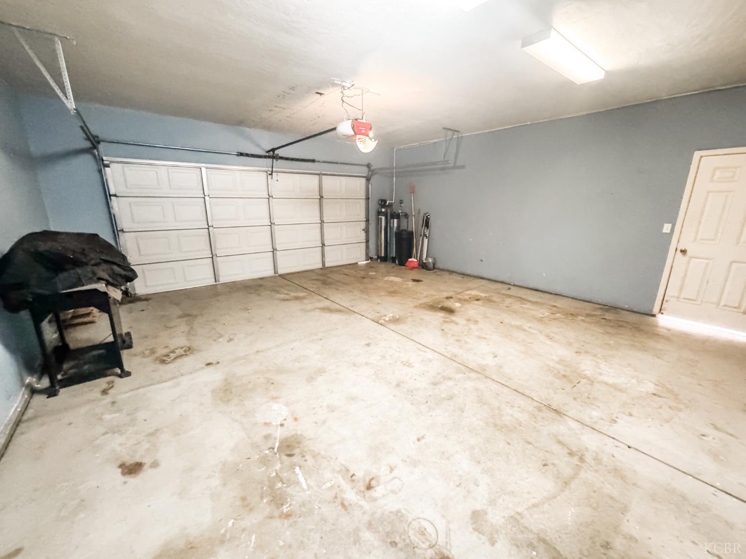 1416 Victory Ct, Hanford, CA 93230