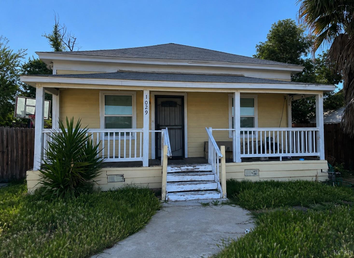 1029 N Green st, Hanford, CA 93230