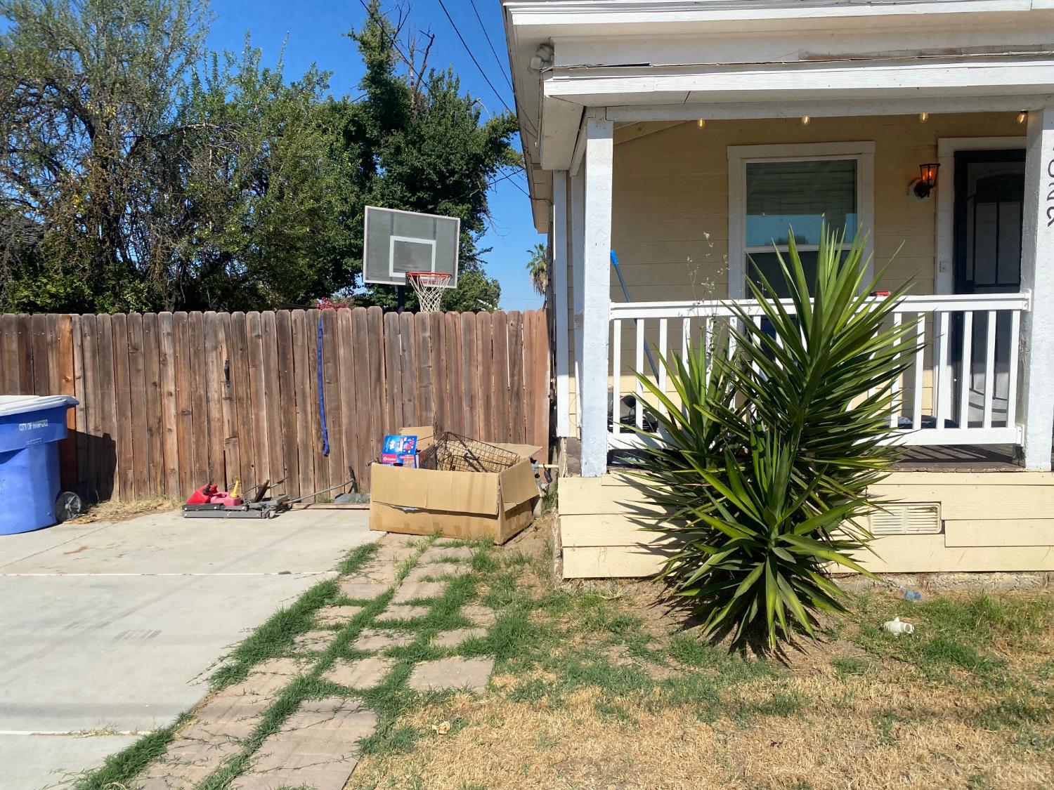 1029 N Green st, Hanford, CA 93230