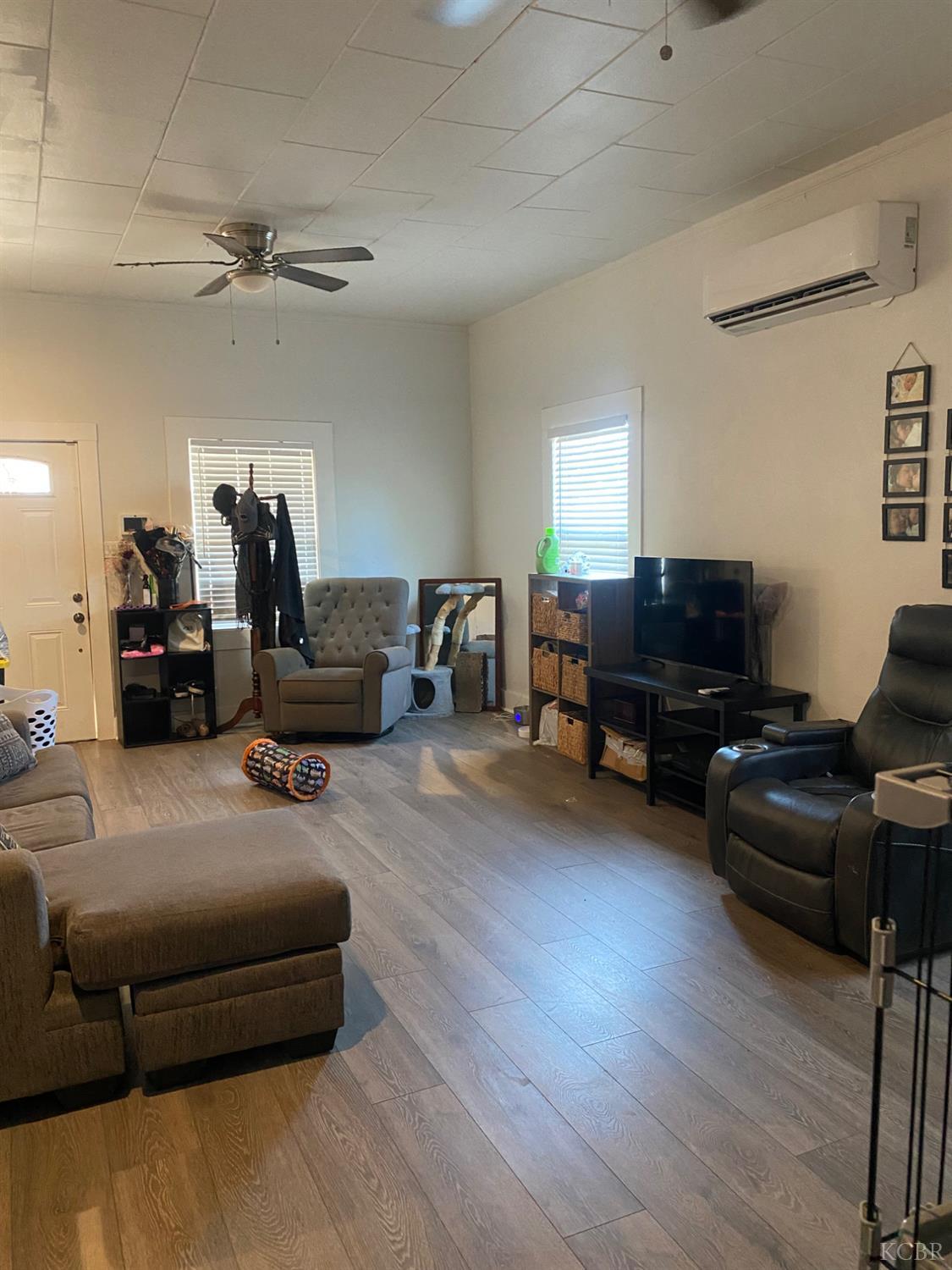 1029 N Green st, Hanford, CA 93230