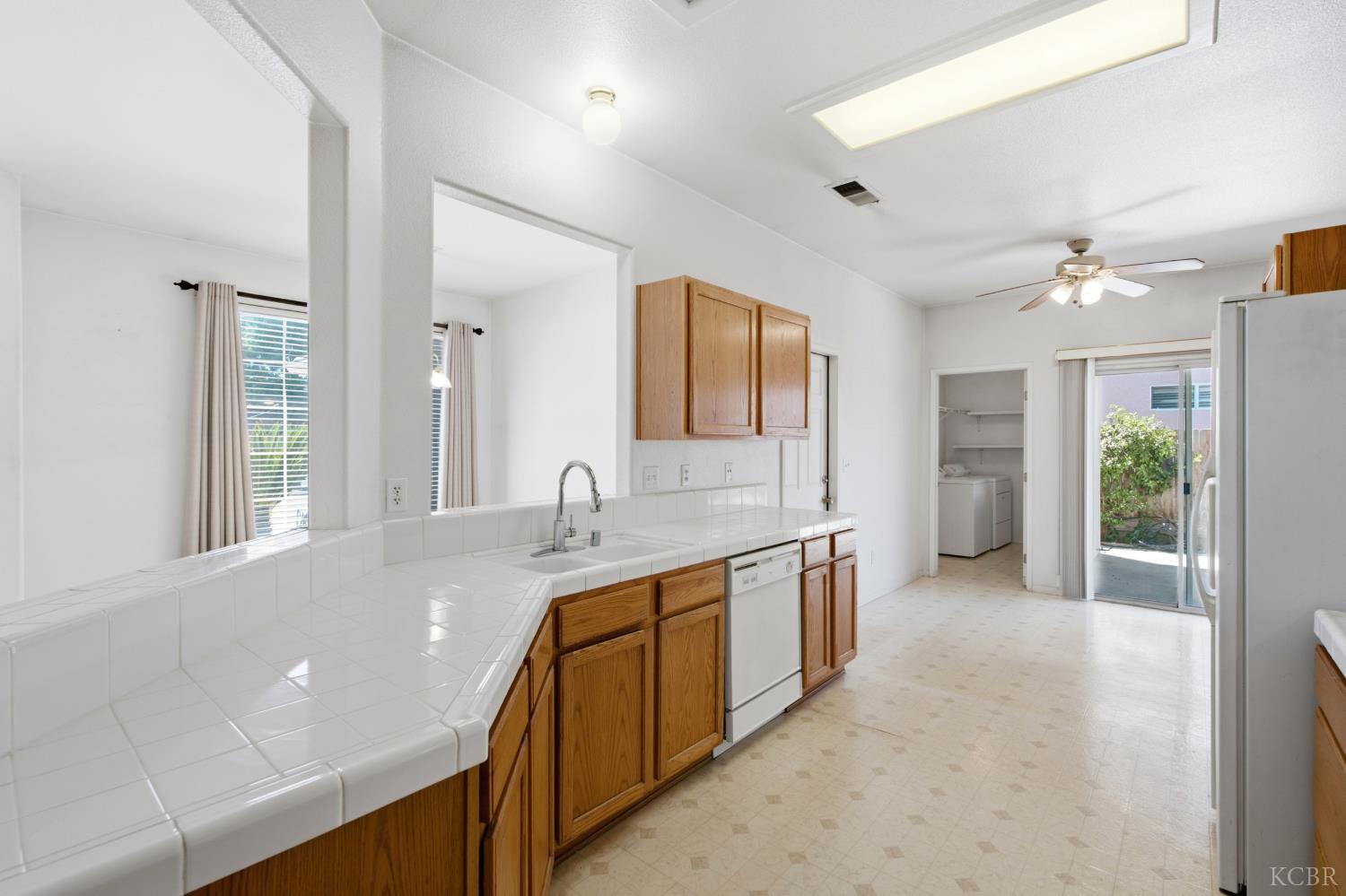 2536 Zion Way, Hanford, CA 93230