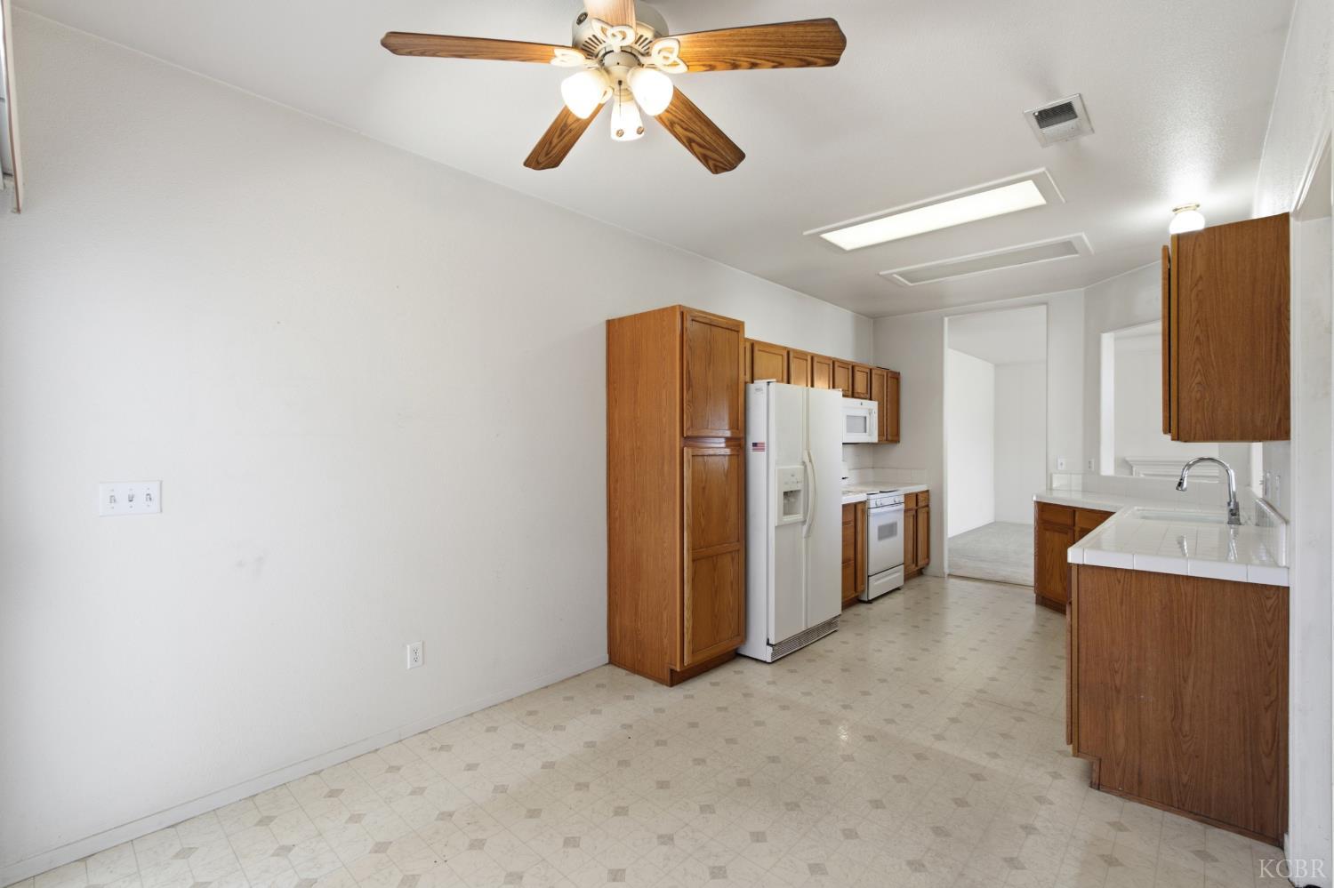 2536 Zion Way, Hanford, CA 93230