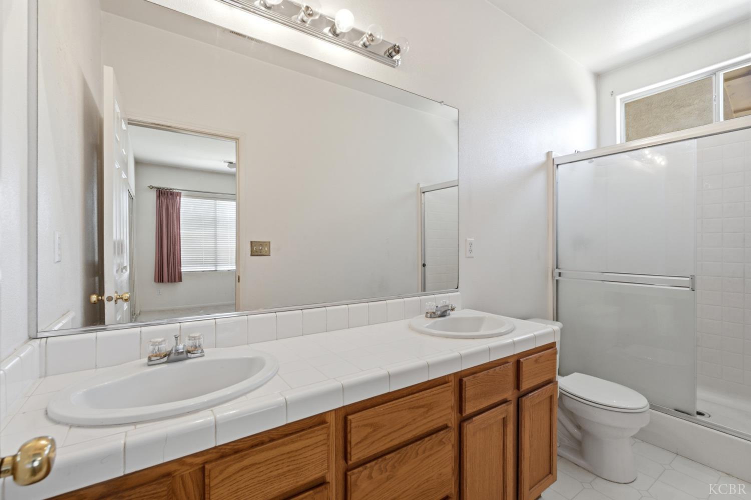 2536 Zion Way, Hanford, CA 93230