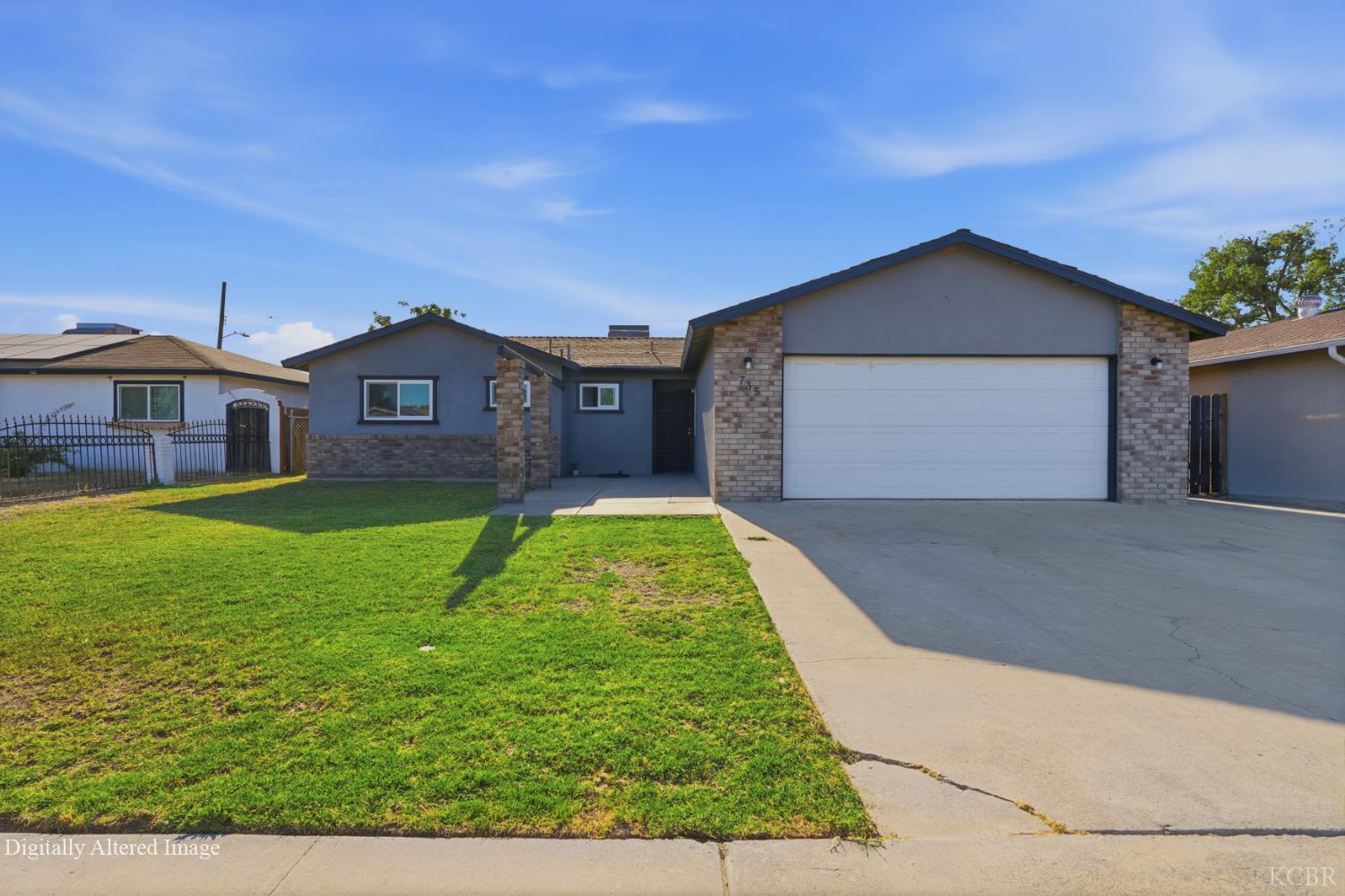 735 Manor Ave, Hanford, CA 93230