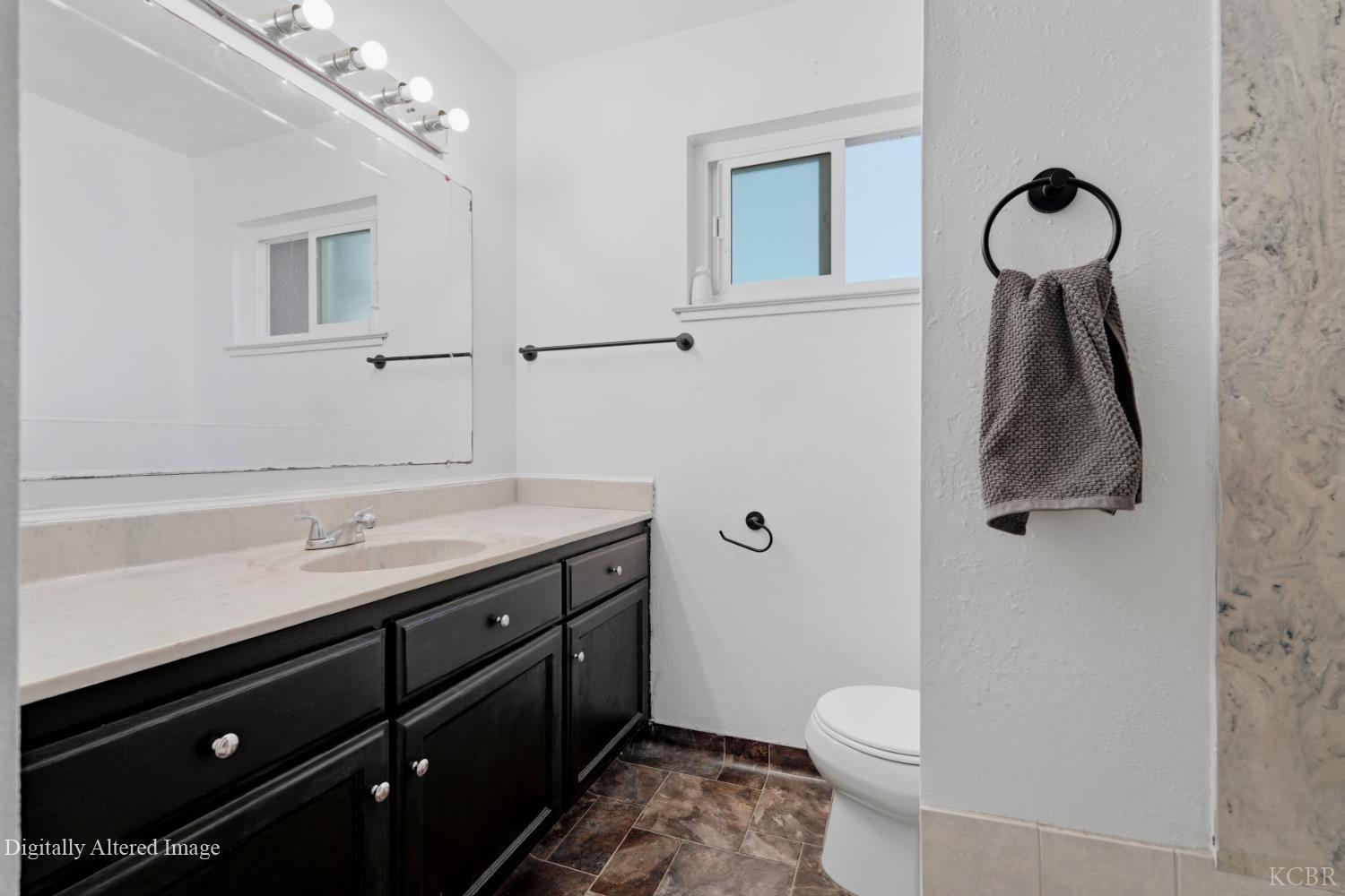 735 Manor Ave, Hanford, CA 93230