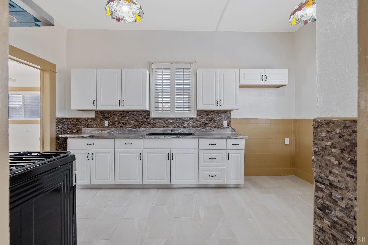 112 Irwin Ct, Hanford, CA 93230