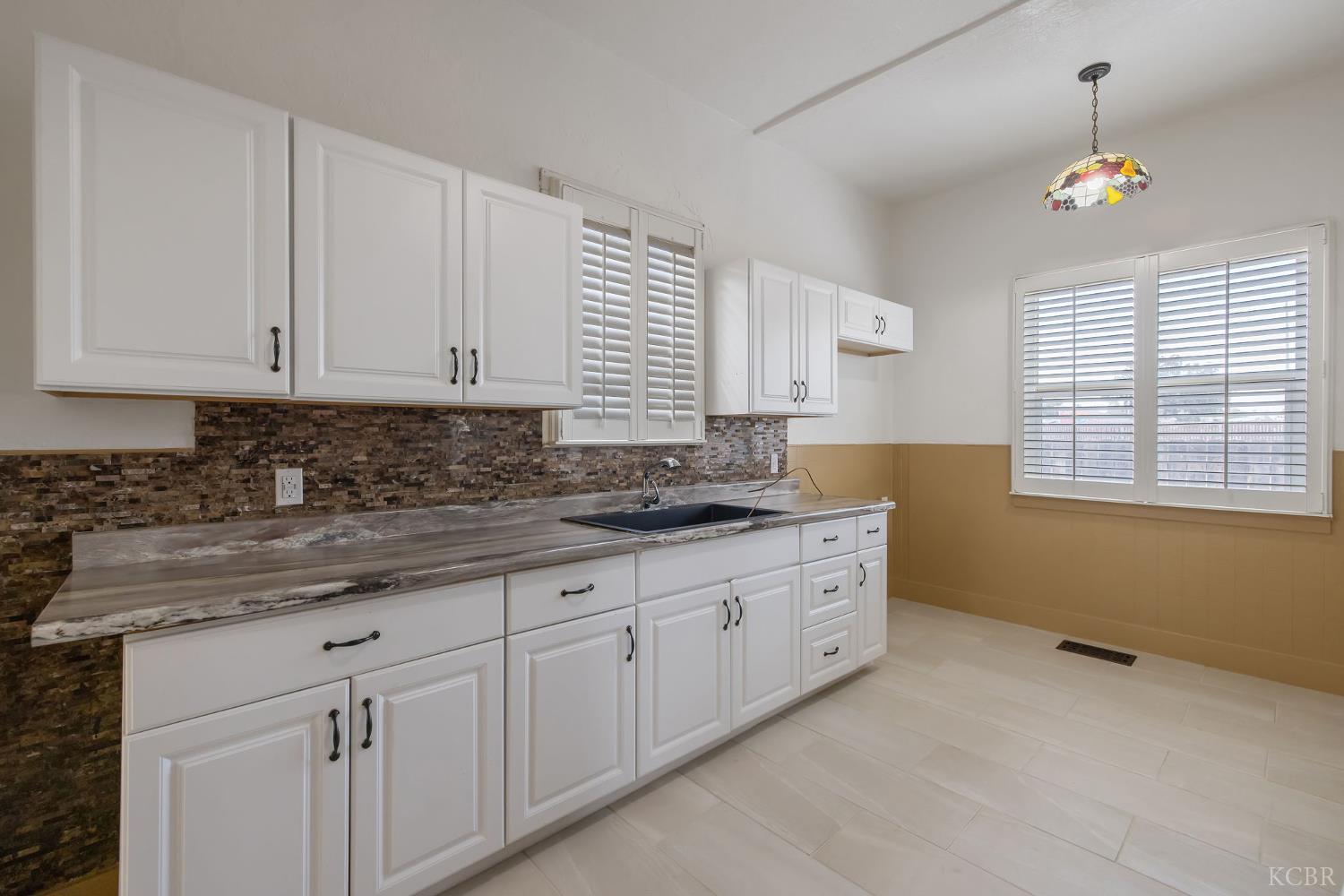 112 Irwin Ct, Hanford, CA 93230