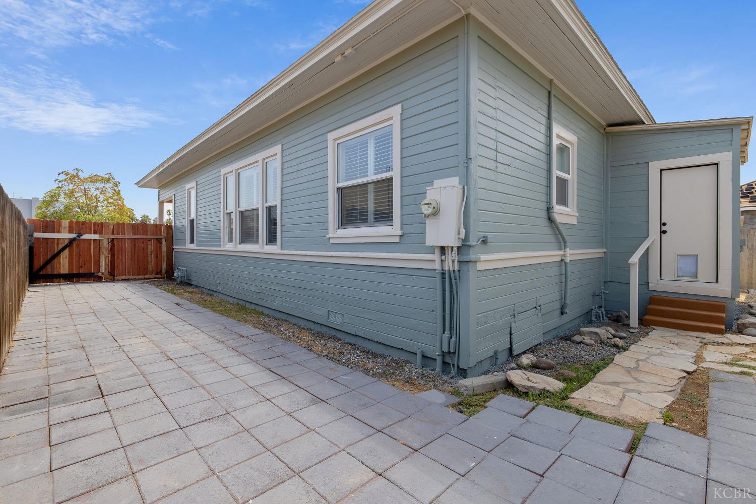 112 Irwin Ct, Hanford, CA 93230