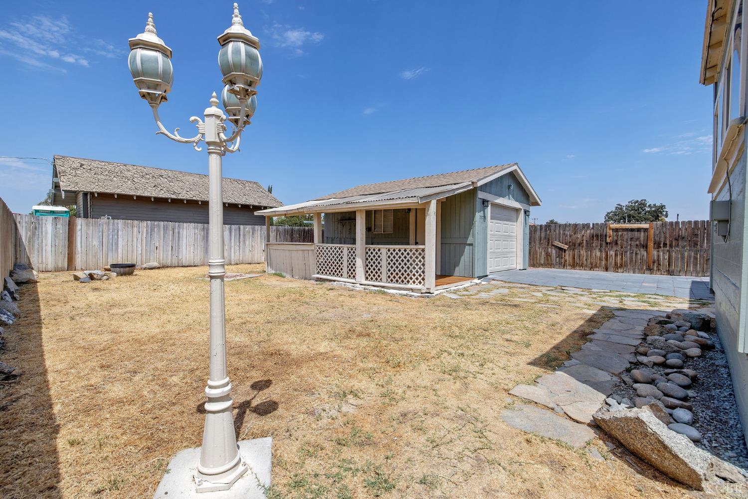 112 Irwin Ct, Hanford, CA 93230