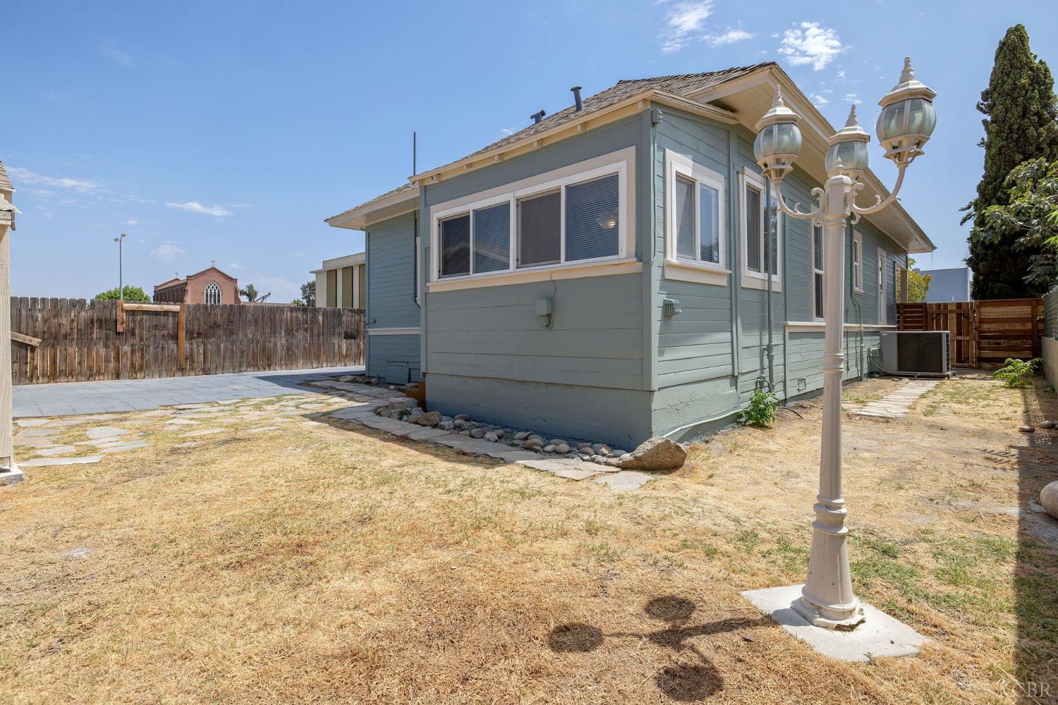 112 Irwin Ct, Hanford, CA 93230
