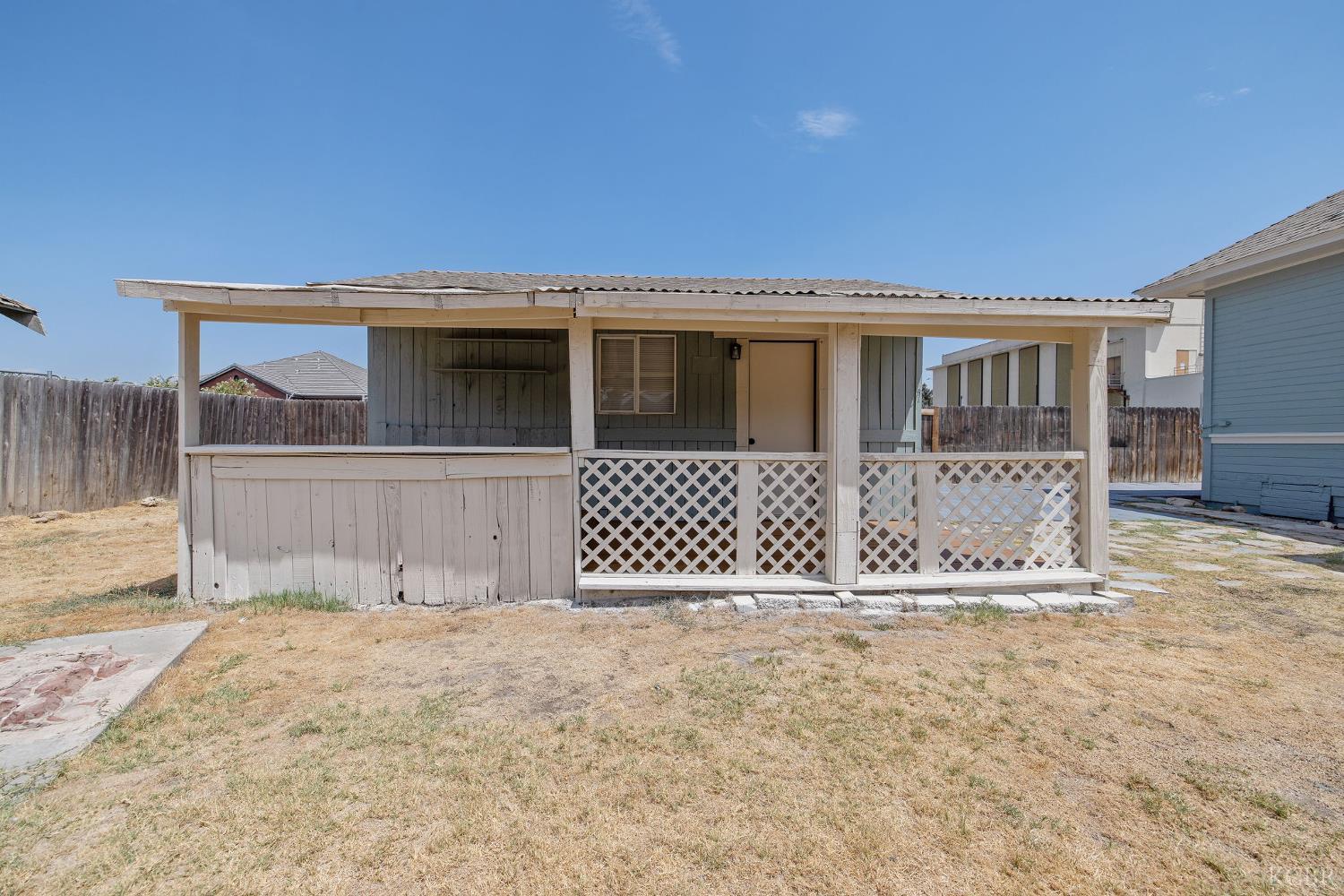 112 Irwin Ct, Hanford, CA 93230