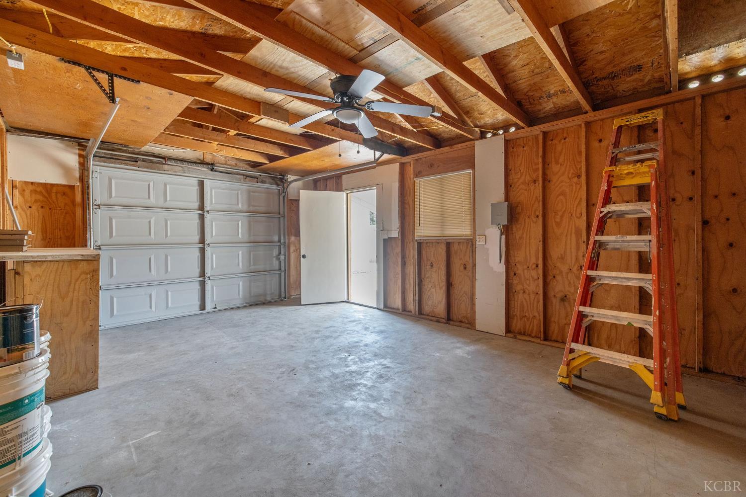 112 Irwin Ct, Hanford, CA 93230