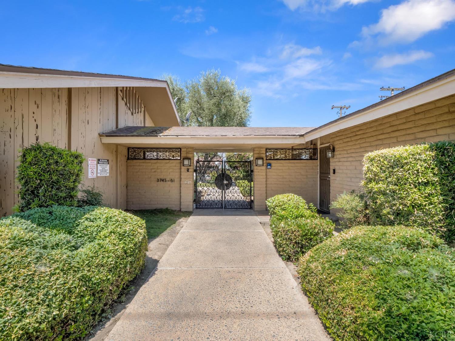 3749 N Fruit Ave, Fresno, CA 93705