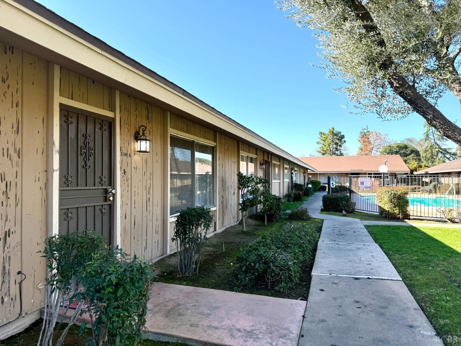 3749 N Fruit Ave, Fresno, CA 93705