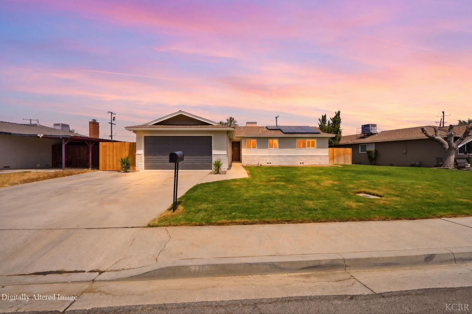 310 W Hazelwood Dr, Lemoore, CA 93245