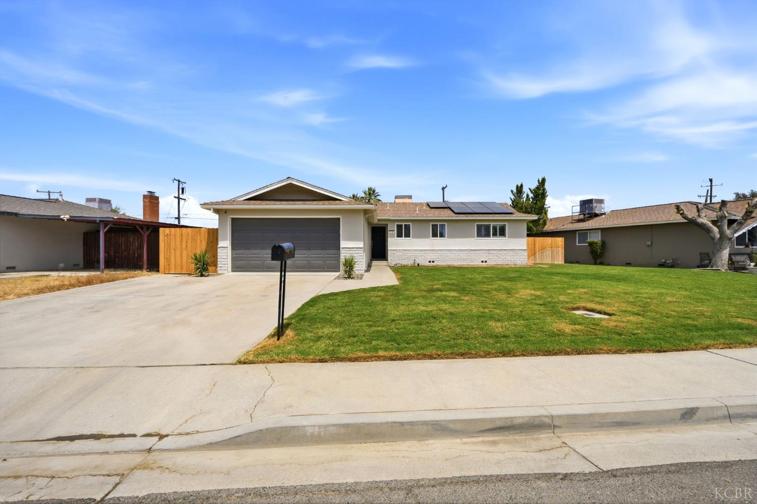 310 W Hazelwood Dr, Lemoore, CA 93245