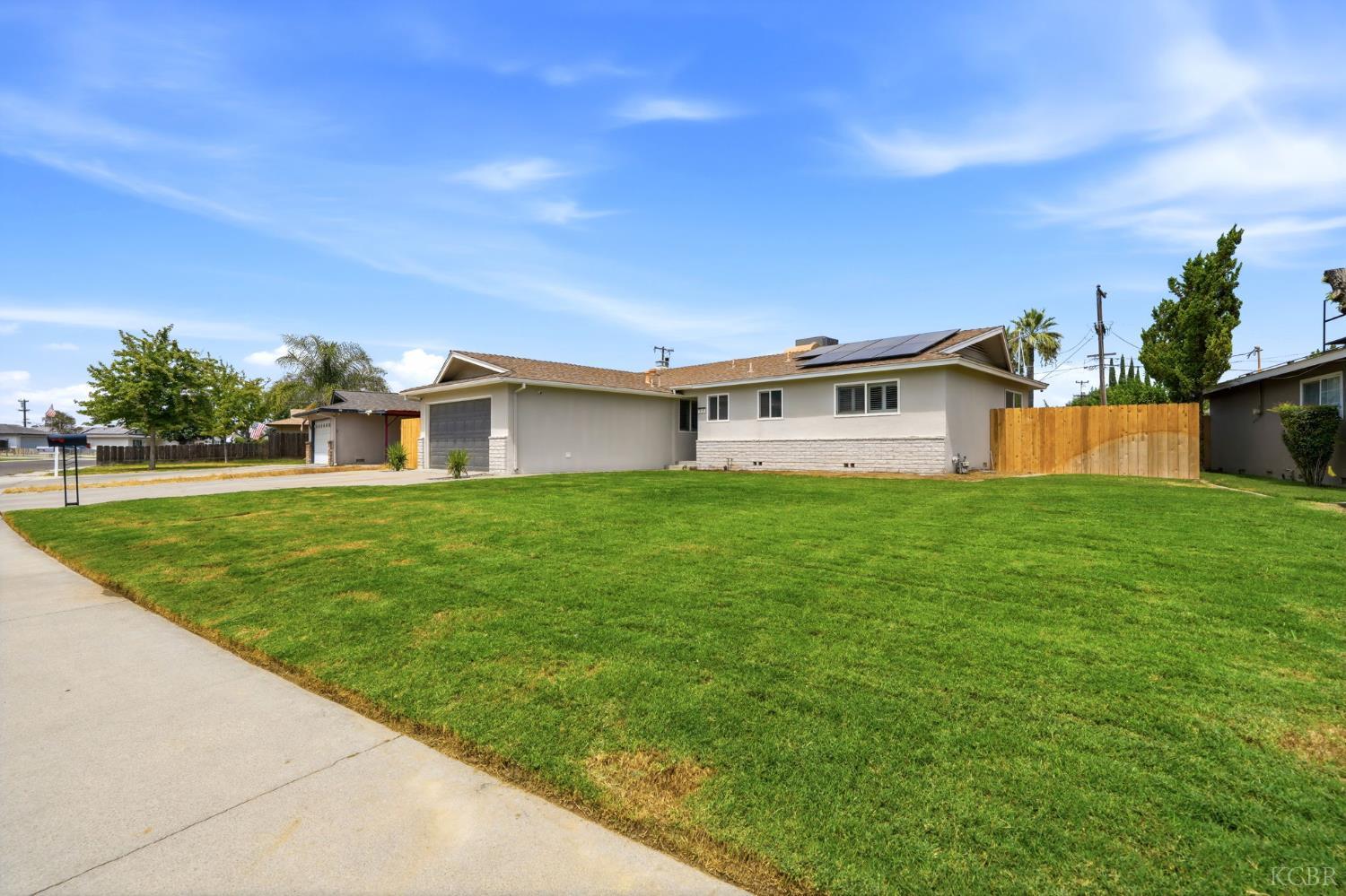 310 W Hazelwood Dr, Lemoore, CA 93245