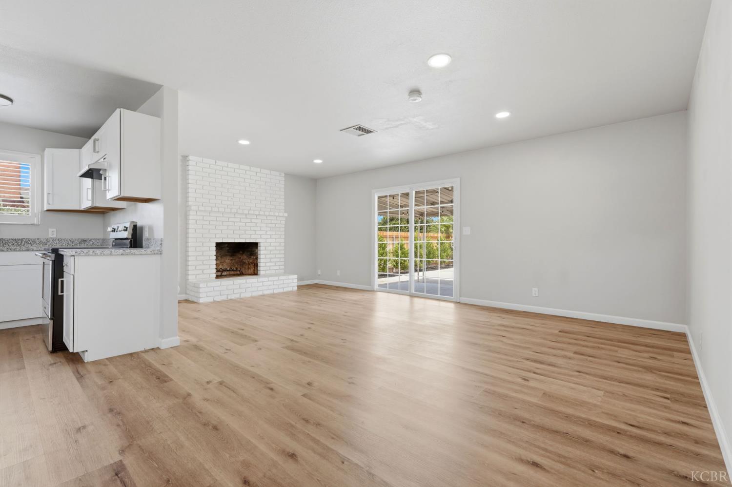 310 W Hazelwood Dr, Lemoore, CA 93245