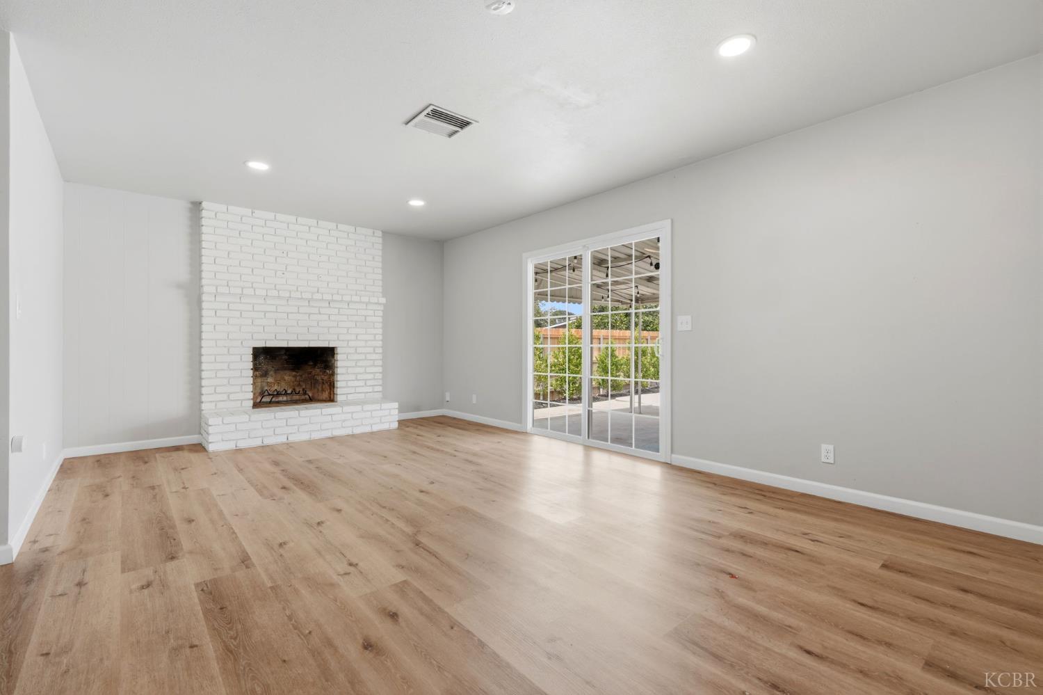 310 W Hazelwood Dr, Lemoore, CA 93245