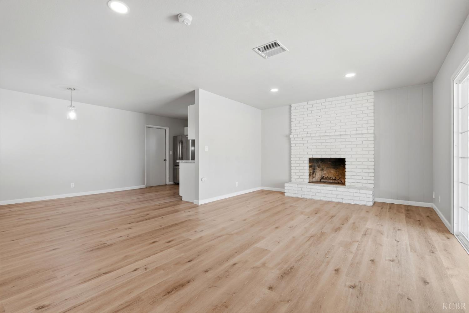 310 W Hazelwood Dr, Lemoore, CA 93245