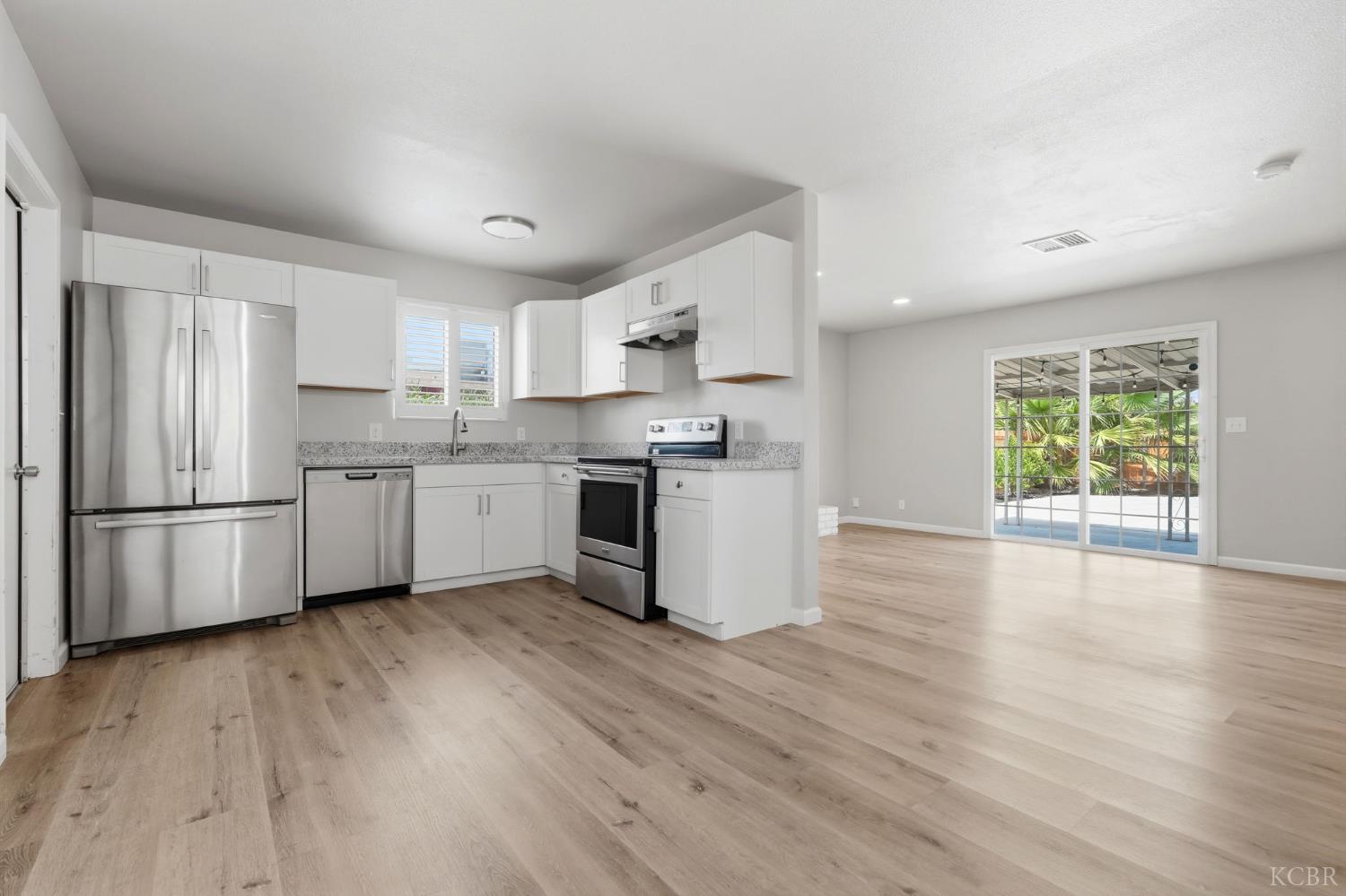 310 W Hazelwood Dr, Lemoore, CA 93245