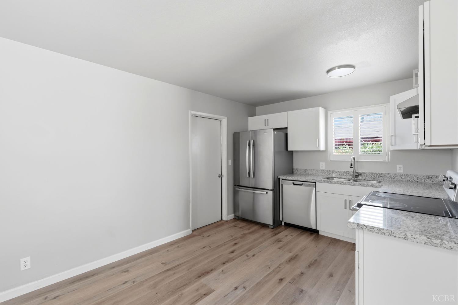 310 W Hazelwood Dr, Lemoore, CA 93245